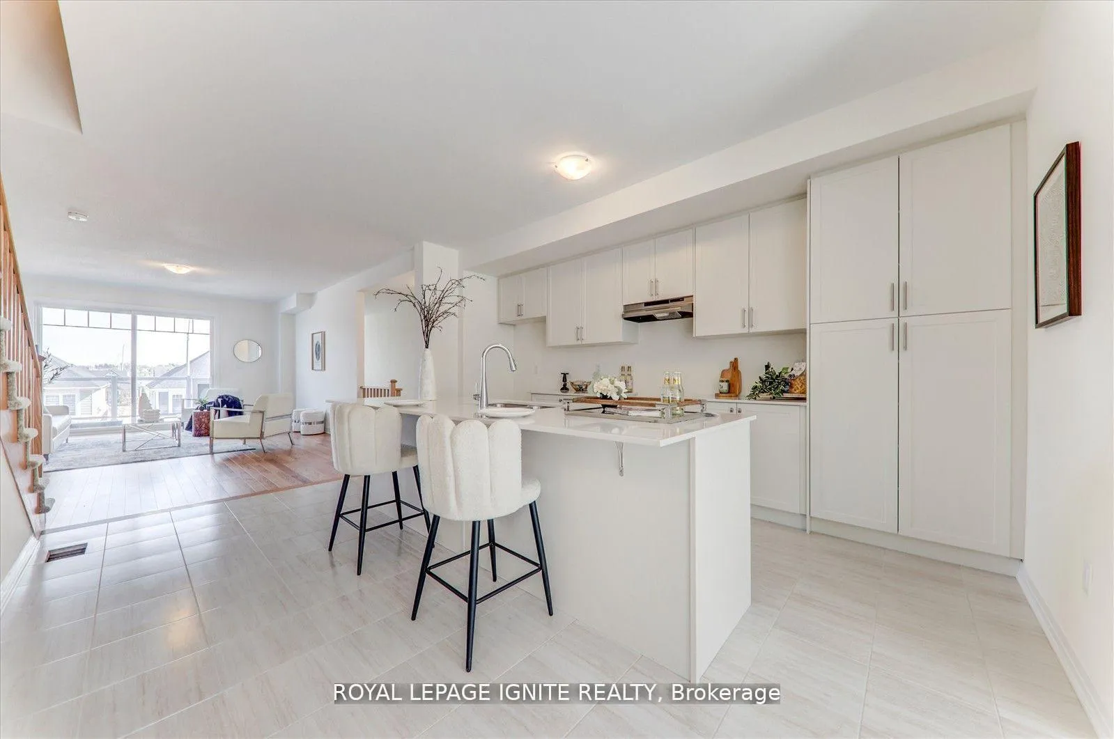 Photo 14 of 544 Hudson Crescent, Midland — HOMEH