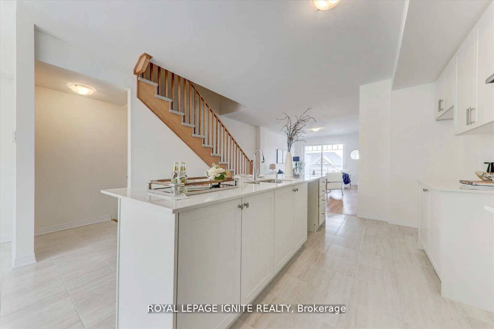 Photo 16 of 544 Hudson Crescent, Midland — HOMEH