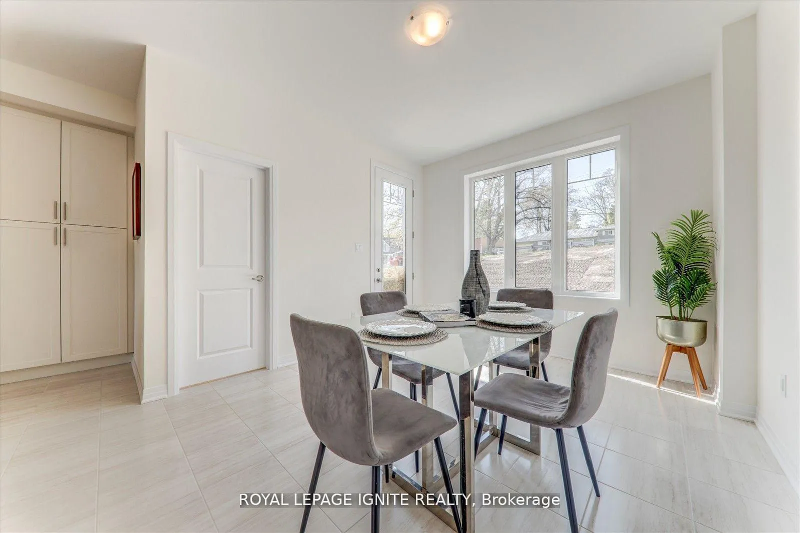 Photo 18 of 544 Hudson Crescent, Midland — HOMEH