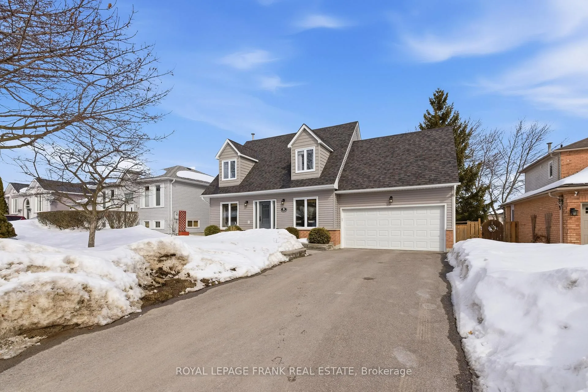 Photo 2 of 3 Mcguire Crescent, Uxbridge — HOMEH