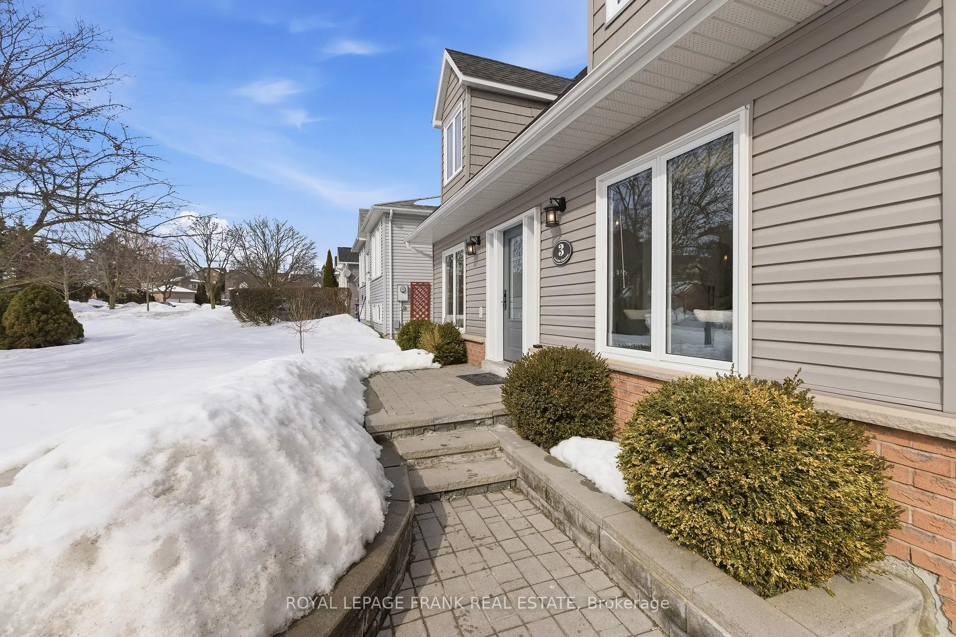 Photo 4 of 3 Mcguire Crescent, Uxbridge — HOMEH