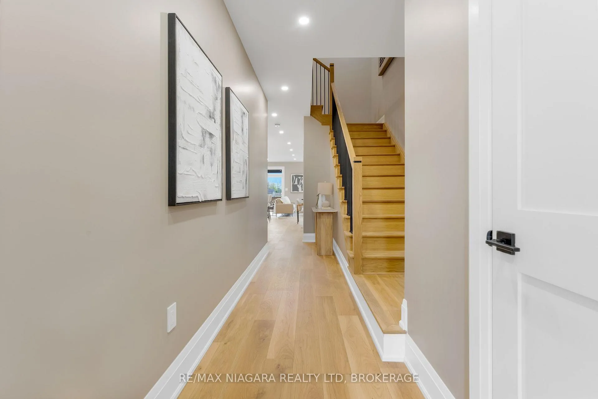 Photo 2 of 6224 Curlin Crescent, Niagara Falls, Forestview — HOMEH