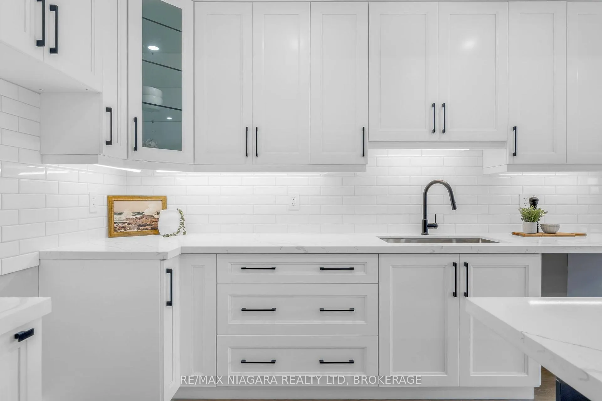 Photo 7 of 6224 Curlin Crescent, Niagara Falls, Forestview — HOMEH