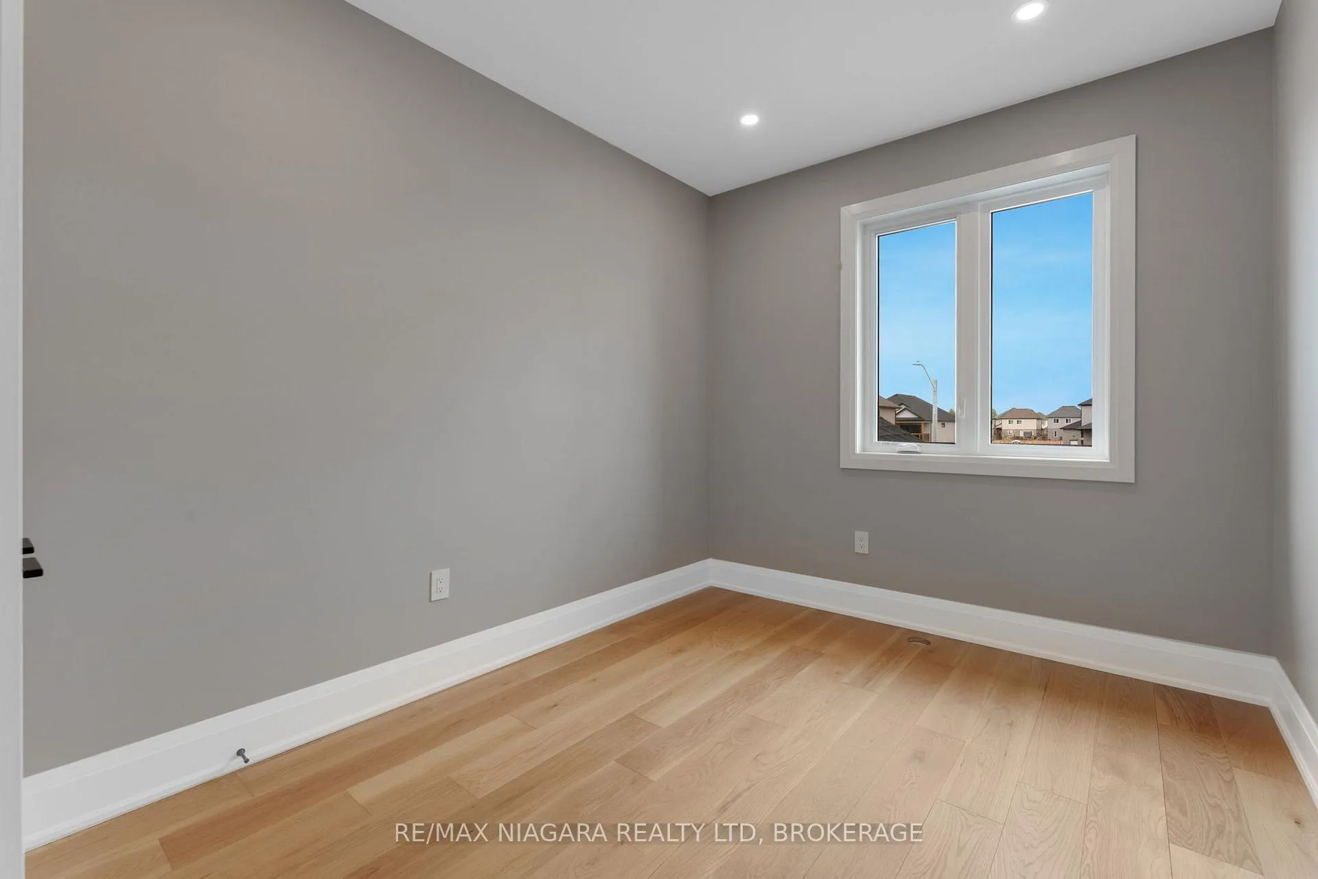 Photo 25 of 6224 Curlin Crescent, Niagara Falls, Forestview — HOMEH