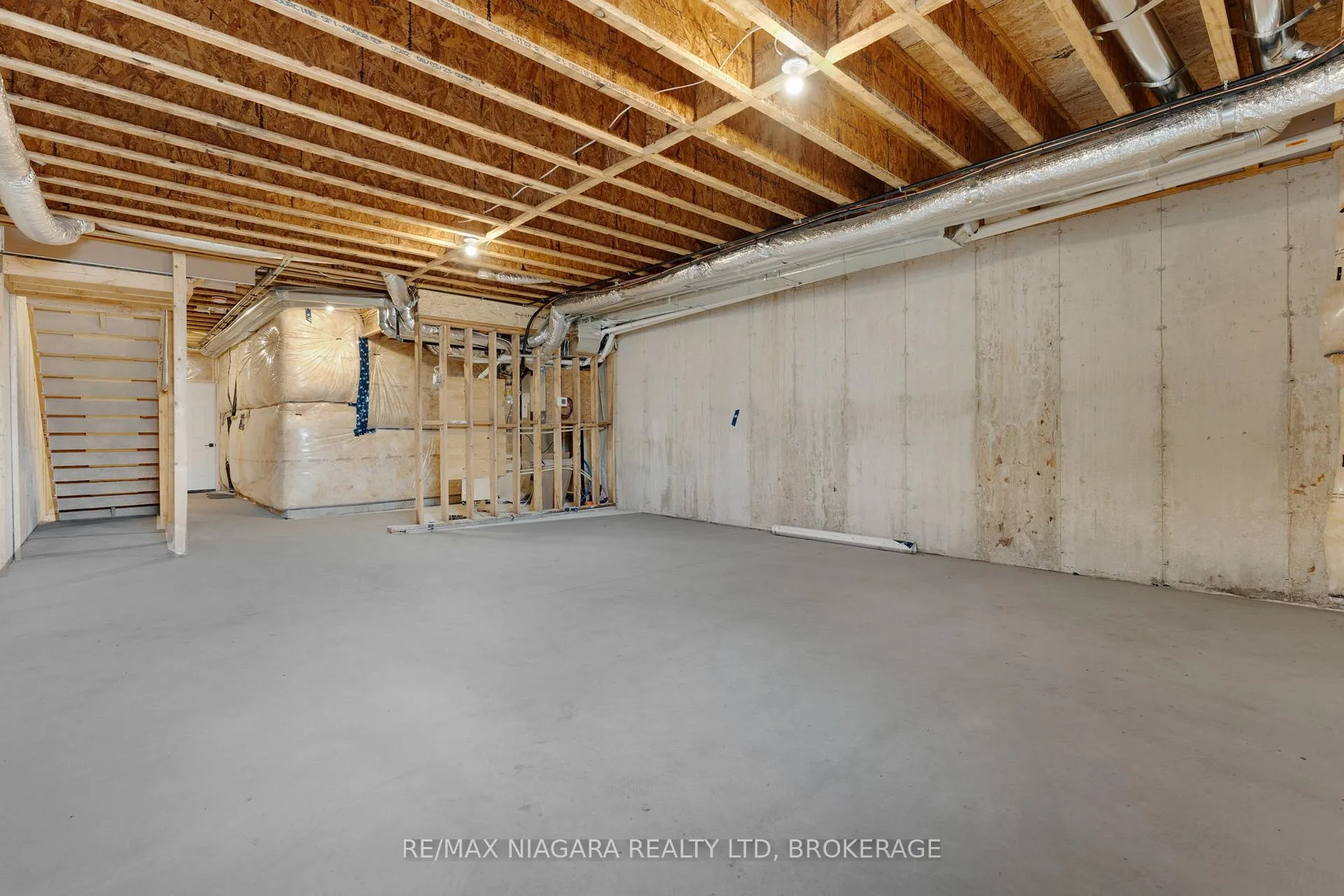 Photo 33 of 6224 Curlin Crescent, Niagara Falls, Forestview — HOMEH