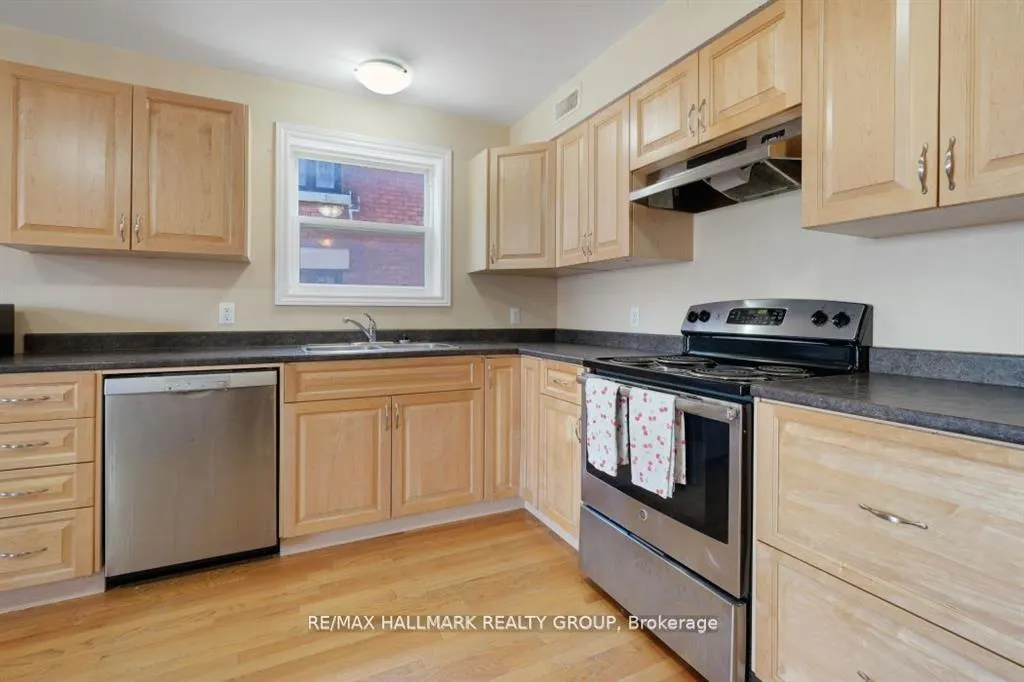 Photo 8 of 348 Stewart Street, Ottawa, Sandy Hill — HOMEH