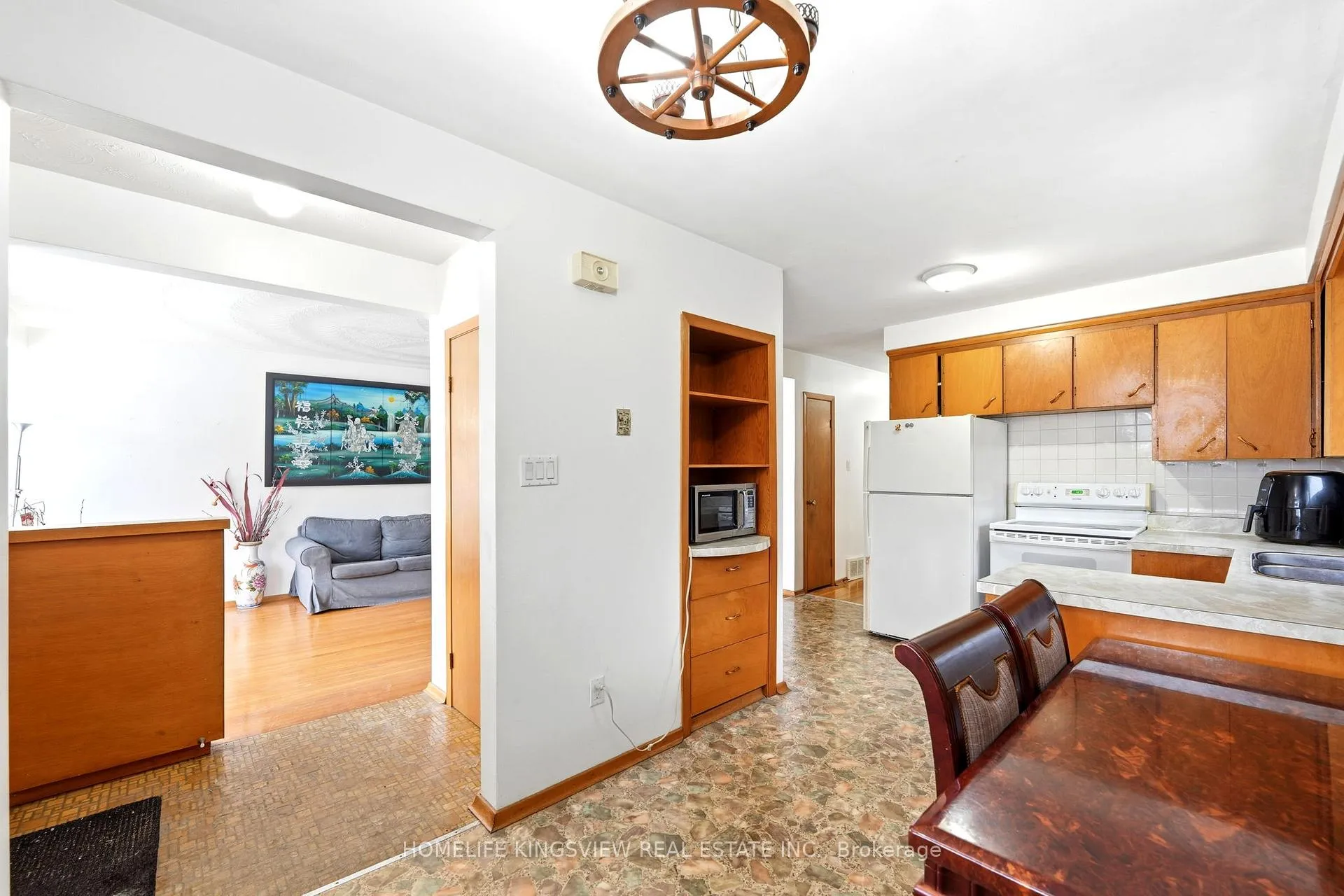 Photo 6 of 656 Athol Street E, Oshawa, Donevan — HOMEH