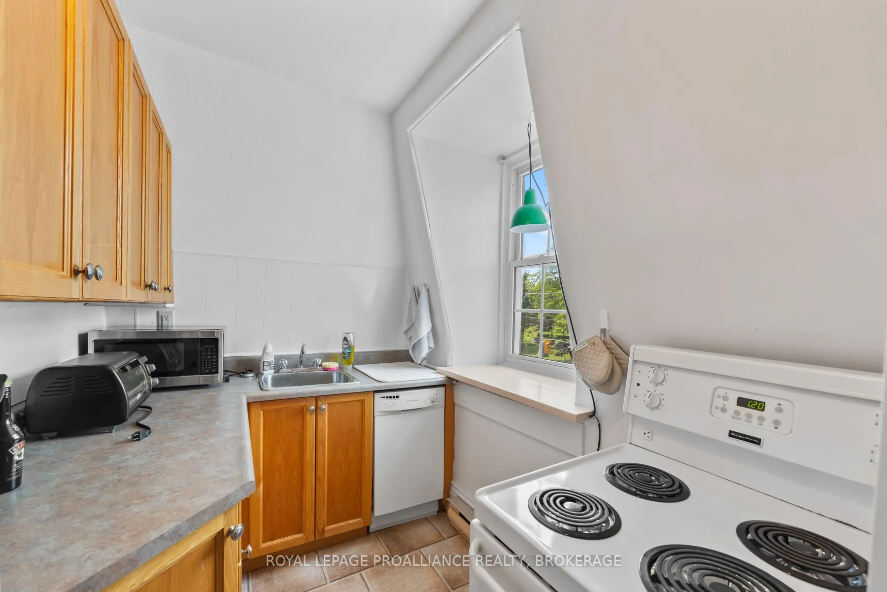 Photo 44 of 123 King Street E, Kingston, Central City East — HOMEH