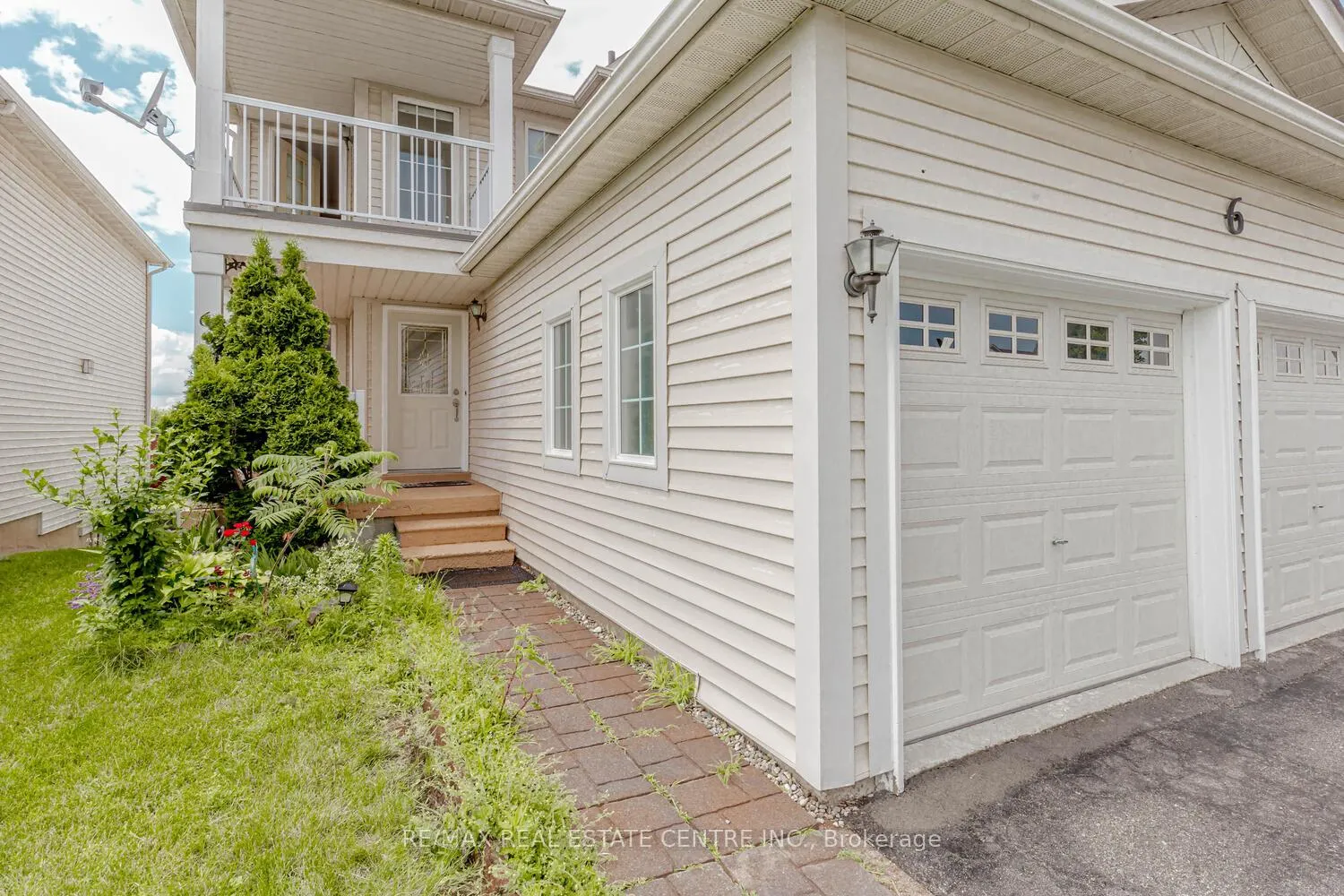 Photo 4 of 6 Porchlight Road, Brampton, Fletcher's Creek Village — HOMEH