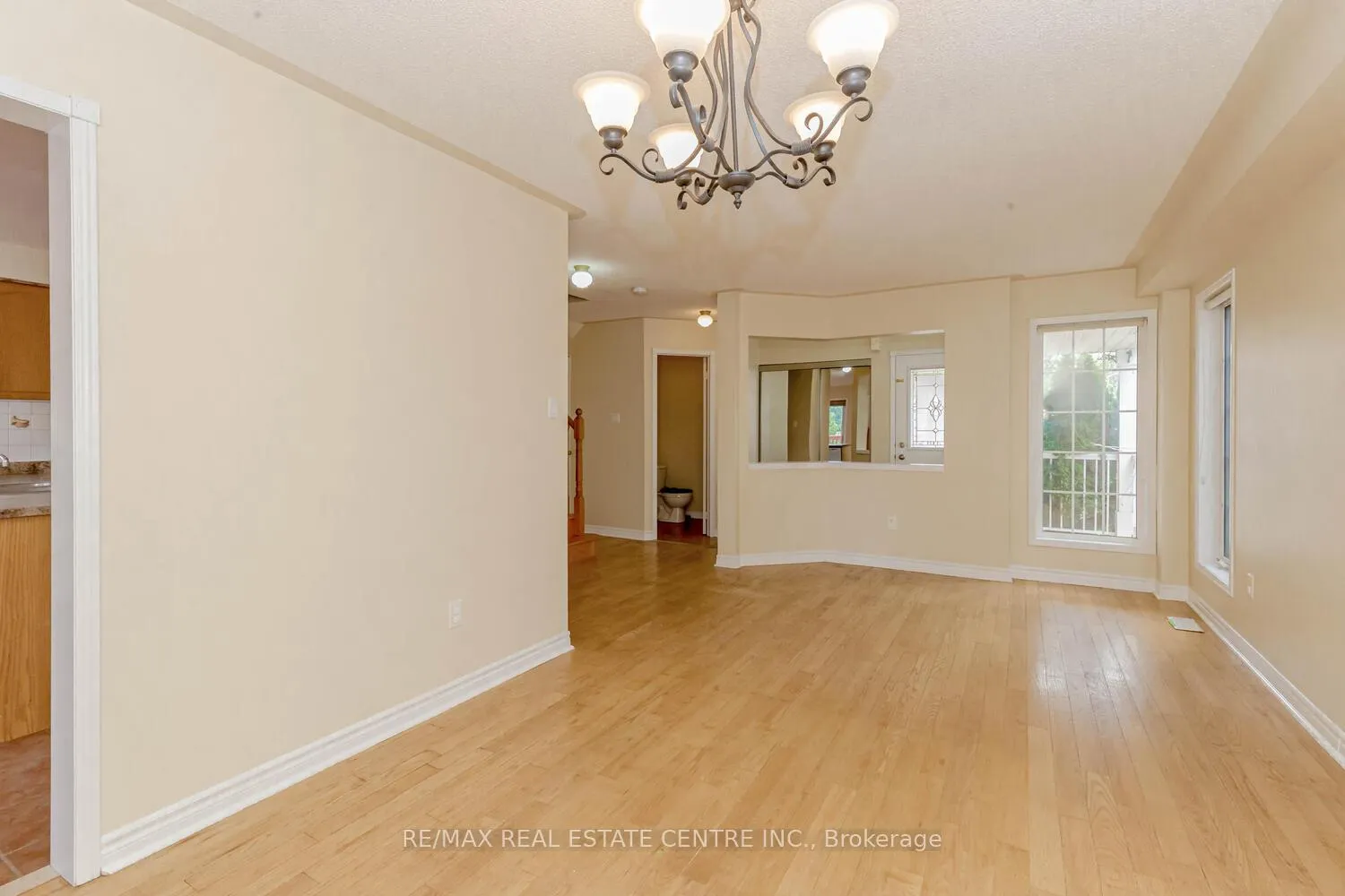 Photo 8 of 6 Porchlight Road, Brampton, Fletcher's Creek Village — HOMEH