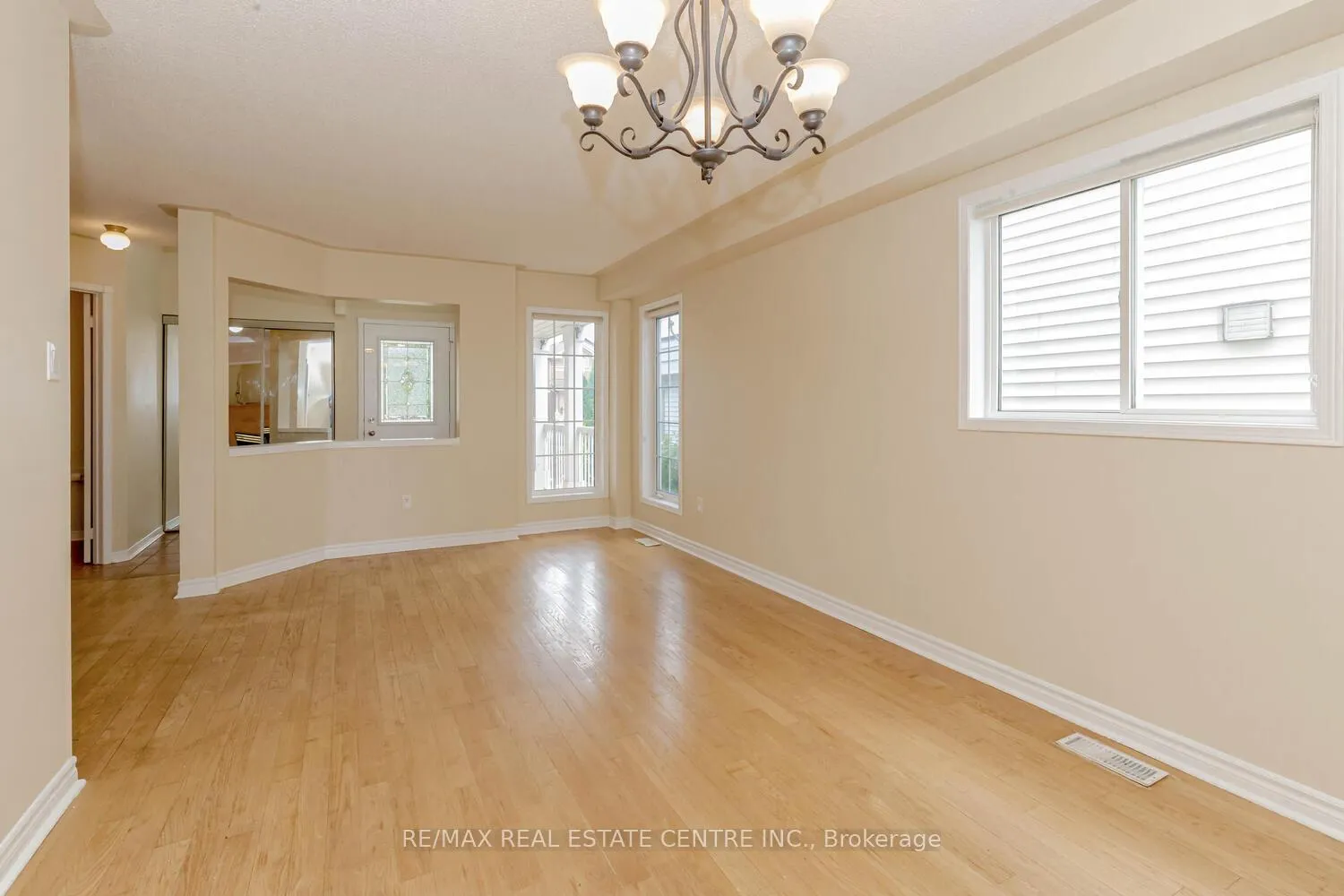 Photo 10 of 6 Porchlight Road, Brampton, Fletcher's Creek Village — HOMEH