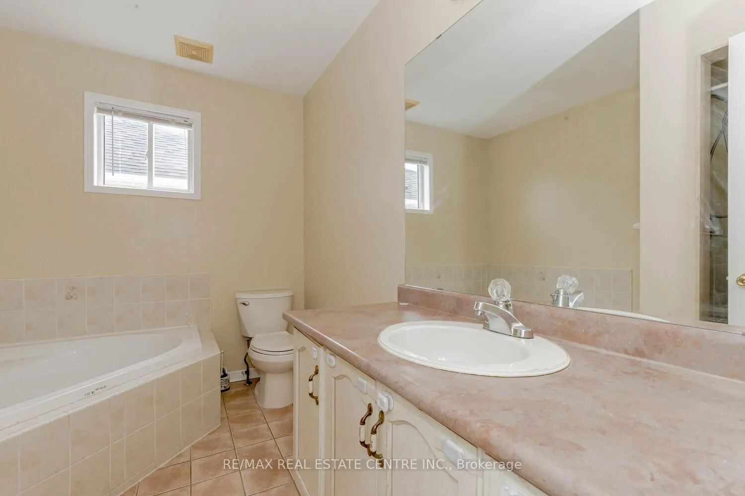 Photo 39 of 6 Porchlight Road, Brampton, Fletcher's Creek Village — HOMEH