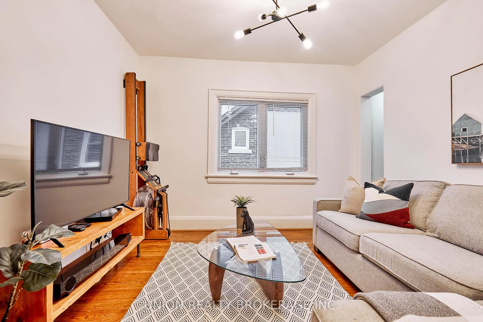 Photo 18 of 345 Kingswood Road, Toronto, The Beaches — HOMEH