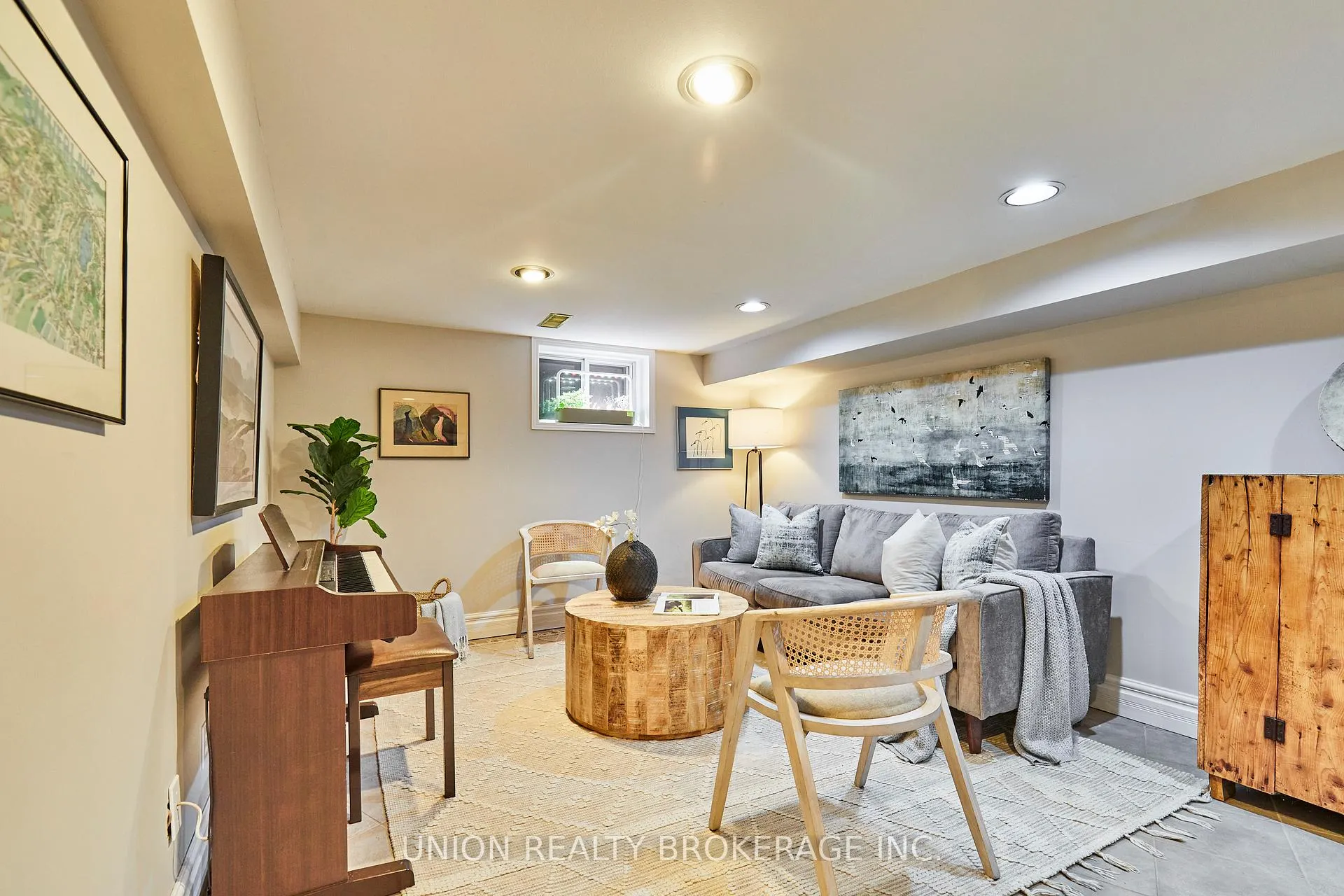 Photo 23 of 345 Kingswood Road, Toronto, The Beaches — HOMEH