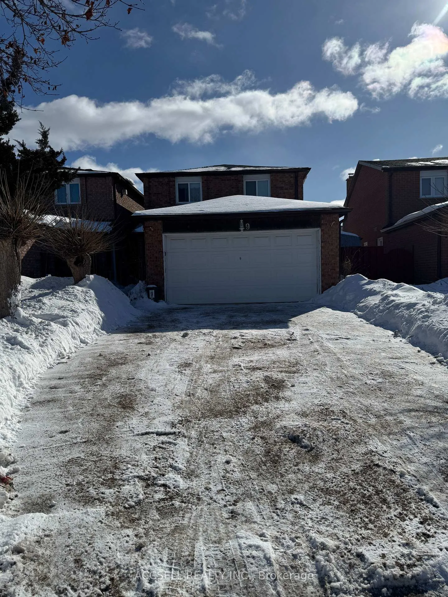 Photo 1 of 9 Dunbar Crescent, Markham, Milliken Mills East — HOMEH