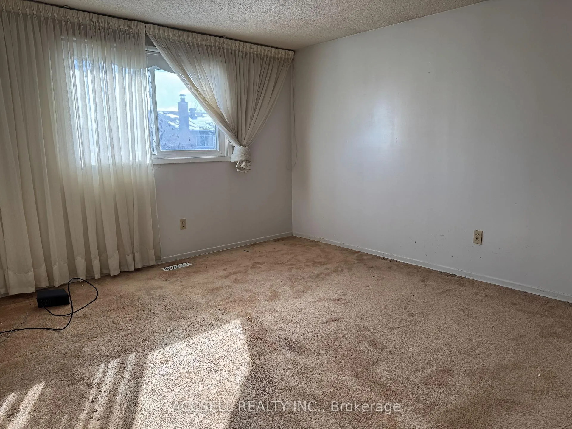 Photo 5 of 9 Dunbar Crescent, Markham, Milliken Mills East — HOMEH