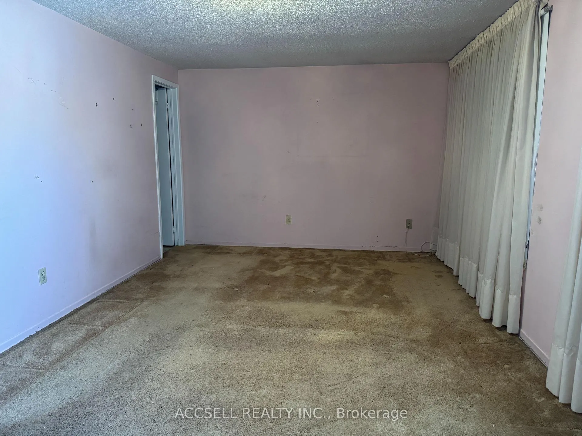 Photo 7 of 9 Dunbar Crescent, Markham, Milliken Mills East — HOMEH