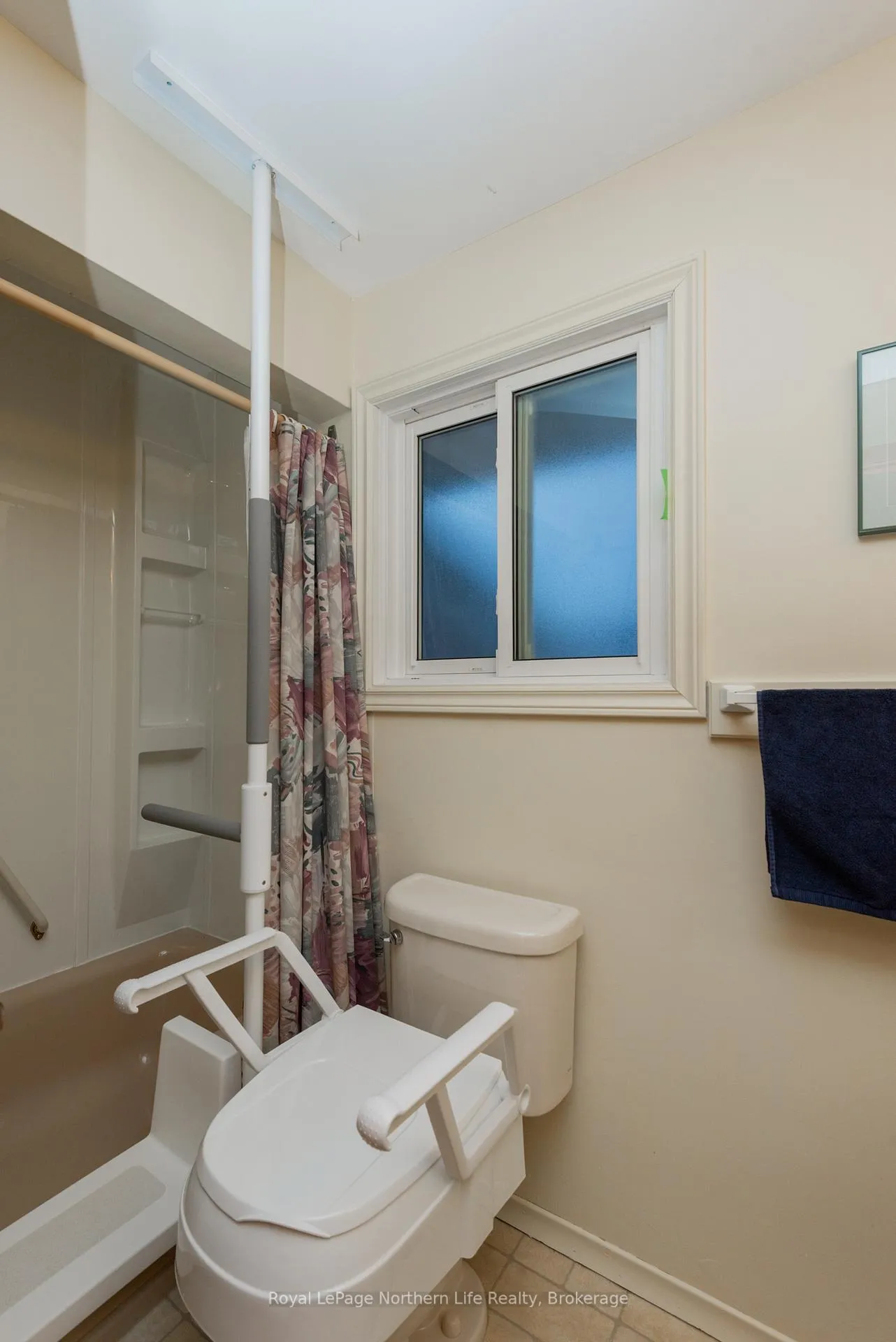 Photo 21 of 242 Richard Road, North Bay, Birchaven — HOMEH