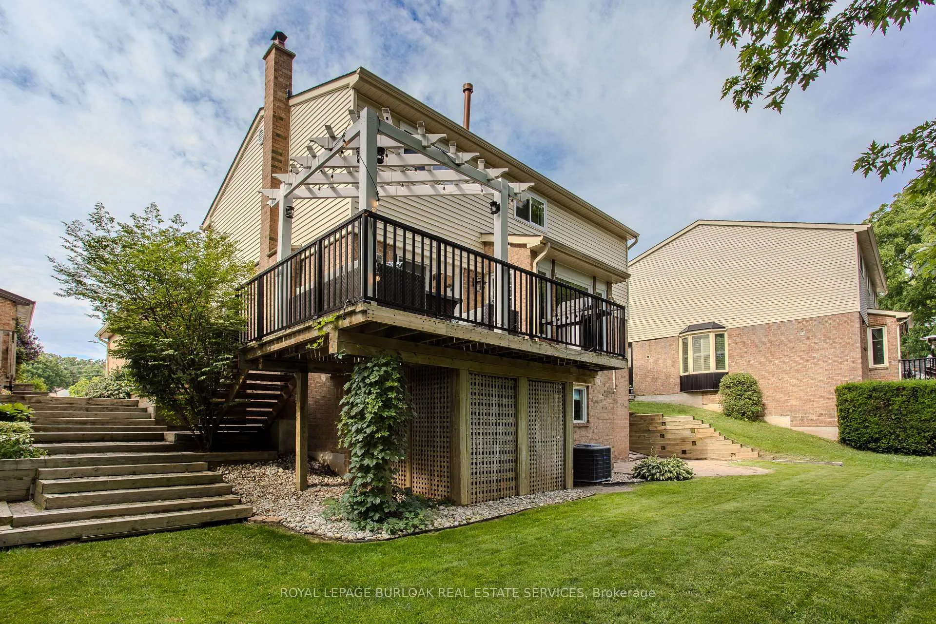 Photo 4 of 2117 Fallingbrook Court, Burlington, Headon — HOMEH