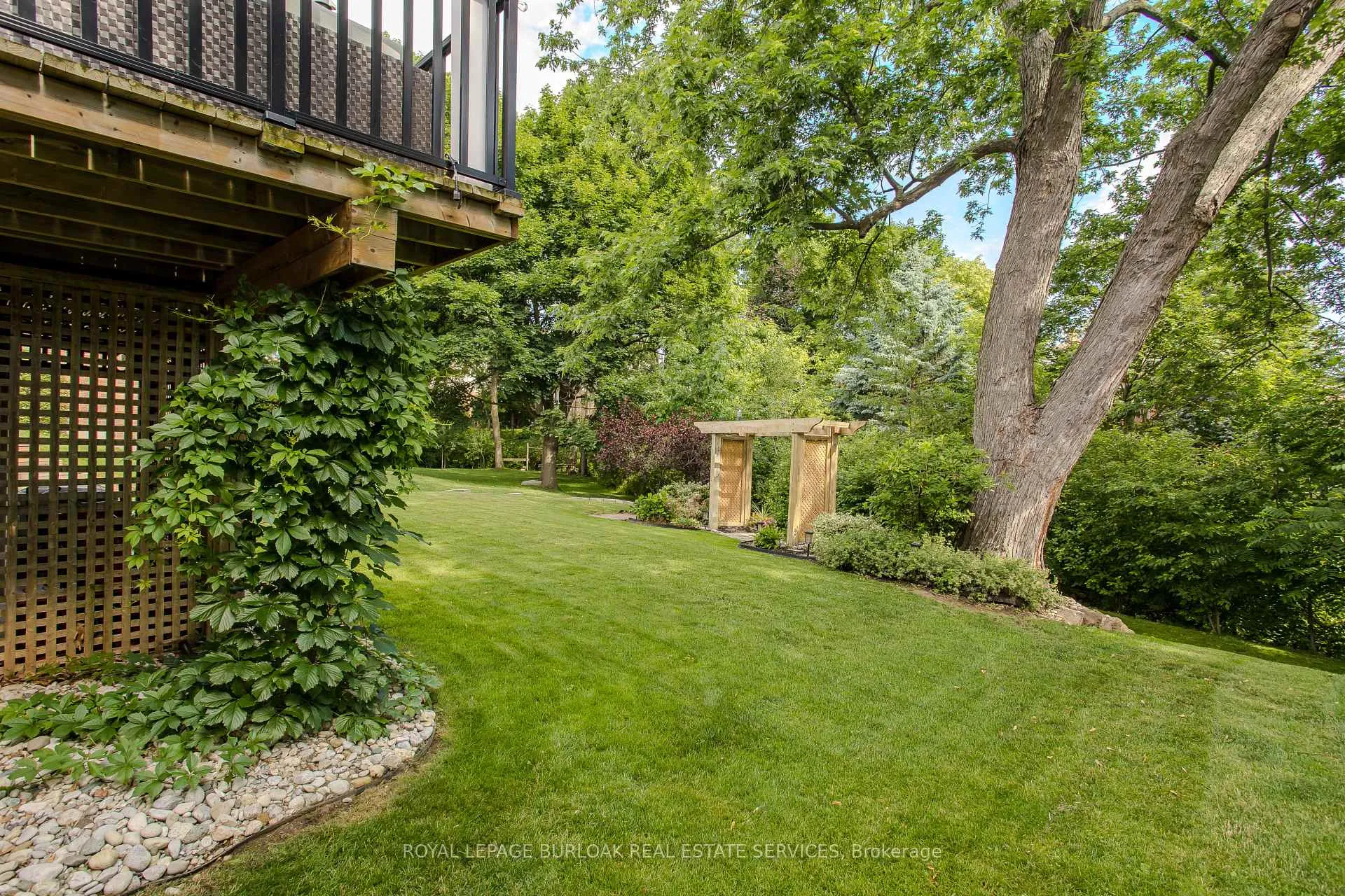 Photo 5 of 2117 Fallingbrook Court, Burlington, Headon — HOMEH