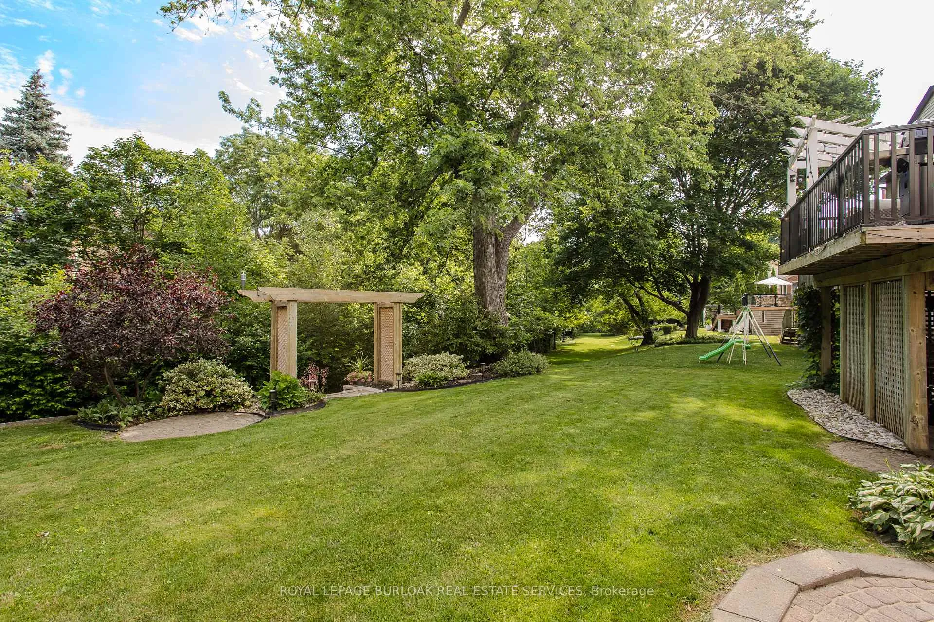 Photo 6 of 2117 Fallingbrook Court, Burlington, Headon — HOMEH