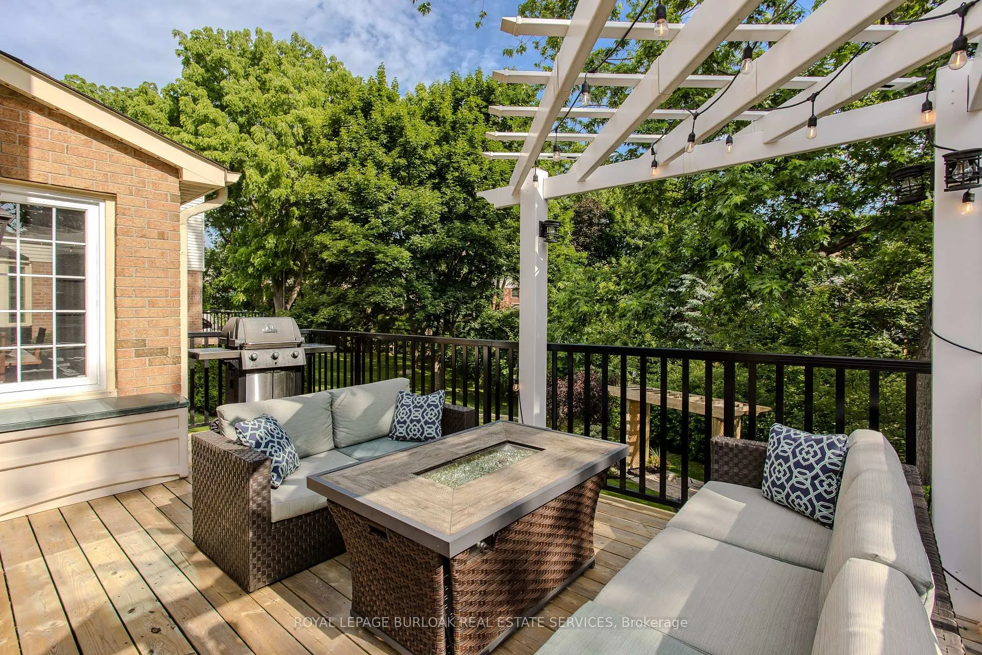 Photo 7 of 2117 Fallingbrook Court, Burlington, Headon — HOMEH