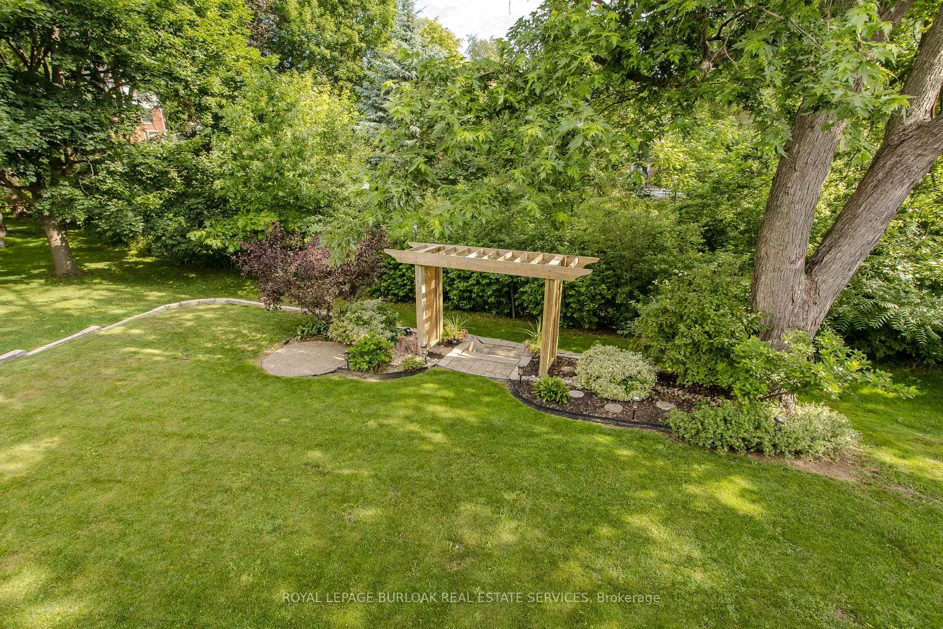 Photo 8 of 2117 Fallingbrook Court, Burlington, Headon — HOMEH