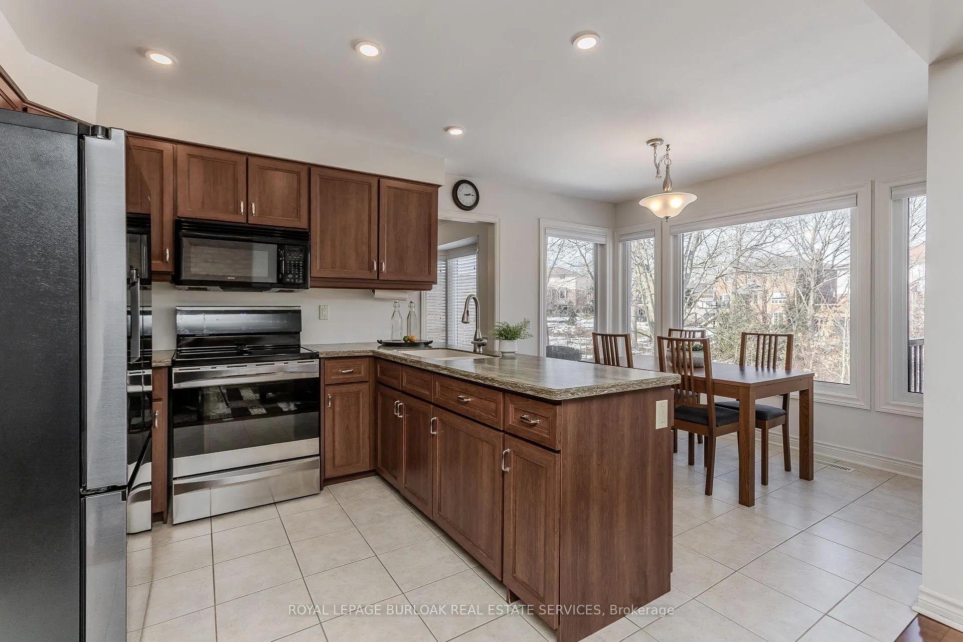 Photo 14 of 2117 Fallingbrook Court, Burlington, Headon — HOMEH