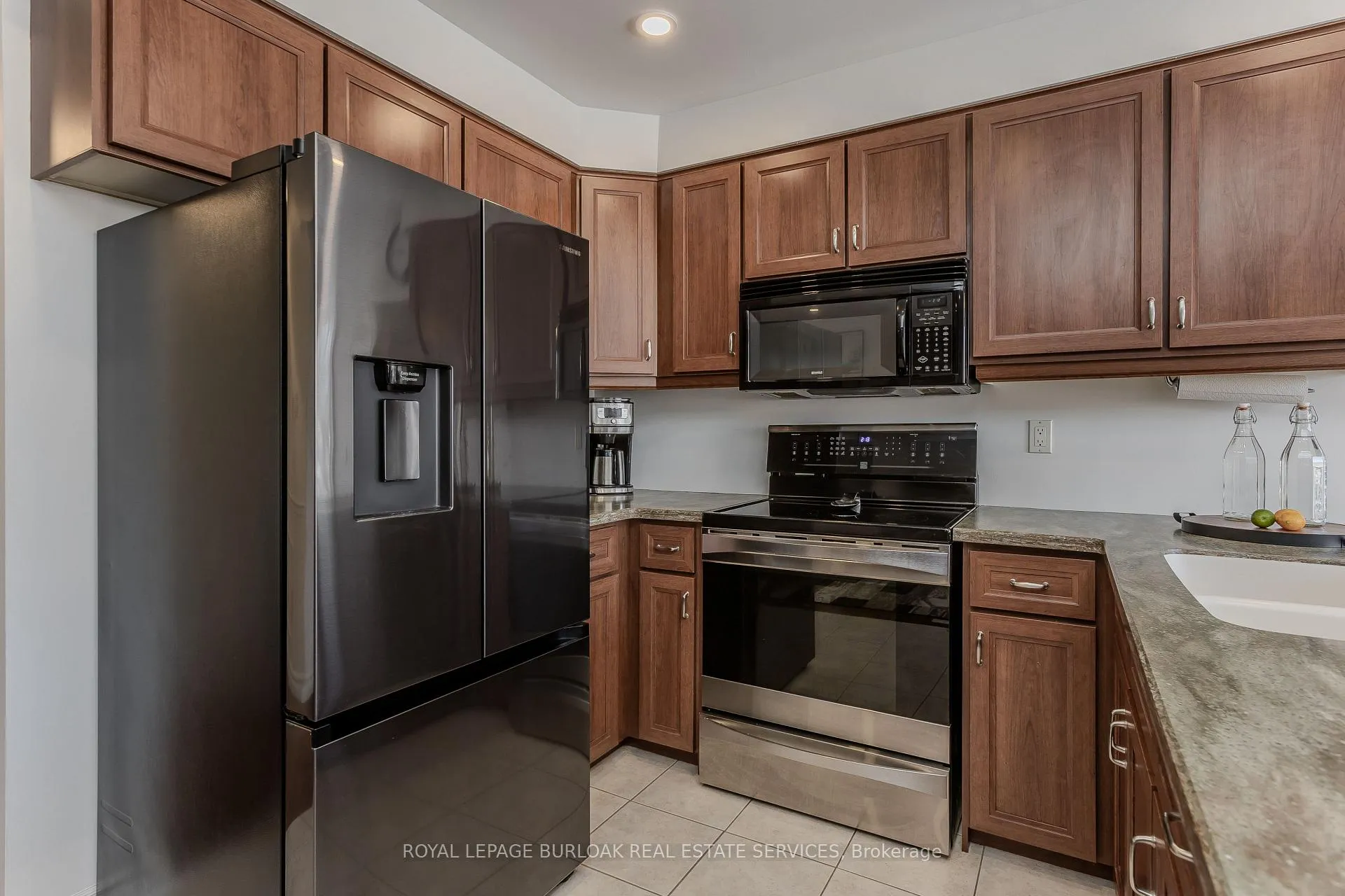 Photo 15 of 2117 Fallingbrook Court, Burlington, Headon — HOMEH