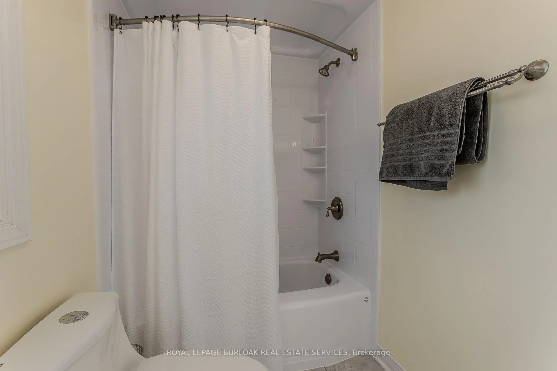 Photo 26 of 2117 Fallingbrook Court, Burlington, Headon — HOMEH