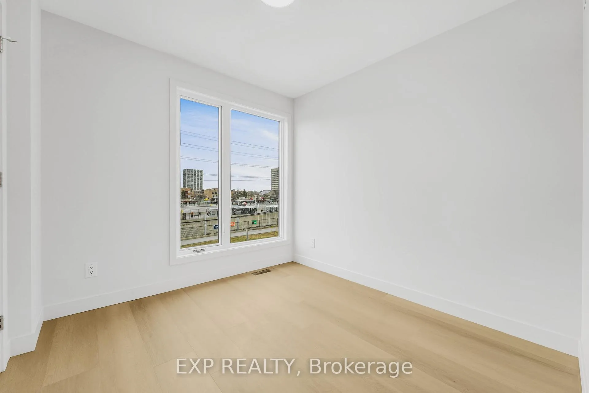 Photo 8 of Unit A, 2 Iona Street, Ottawa, Ottawa West — HOMEH