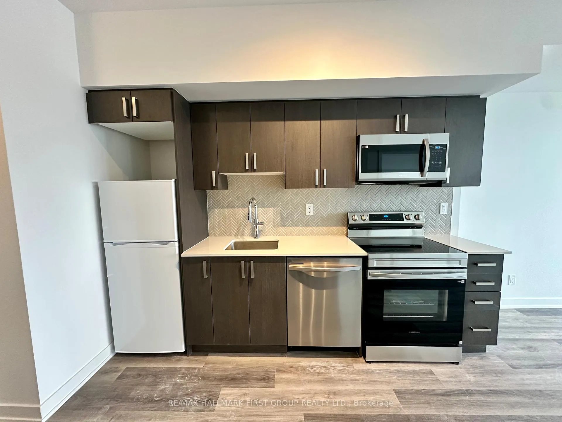 Photo 2 of Unit 205, 1010 Sandy Beach Road, Pickering, Bay Ridges — HOMEH