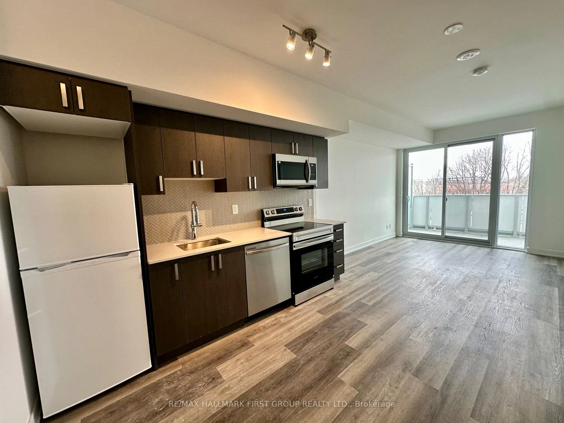 Photo 5 of Unit 205, 1010 Sandy Beach Road, Pickering, Bay Ridges — HOMEH