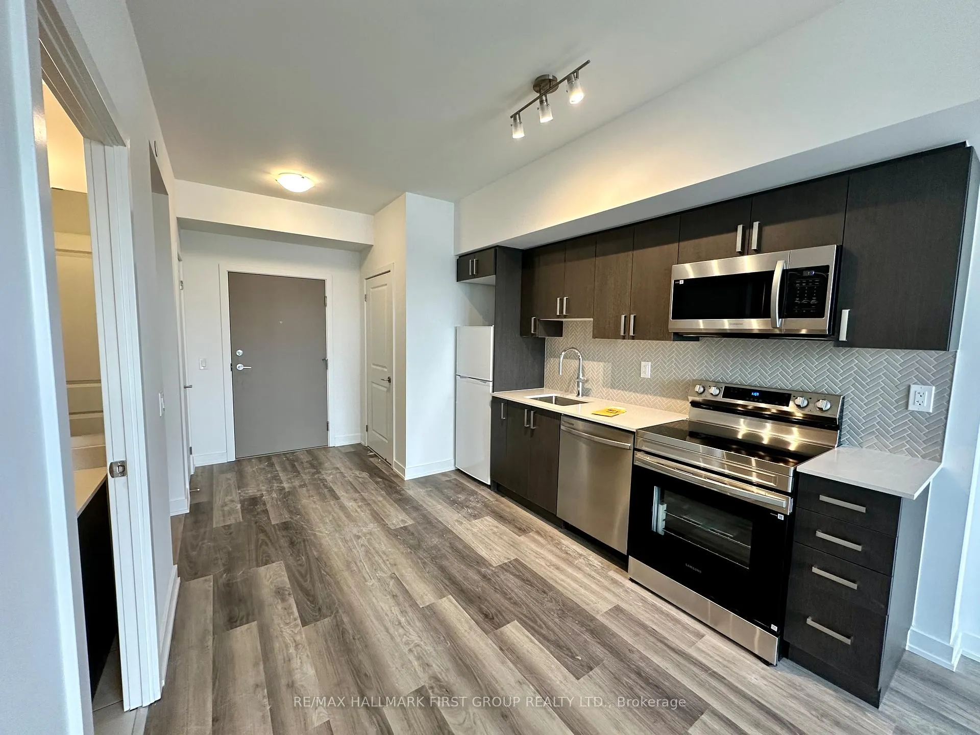 Photo 10 of Unit 205, 1010 Sandy Beach Road, Pickering, Bay Ridges — HOMEH