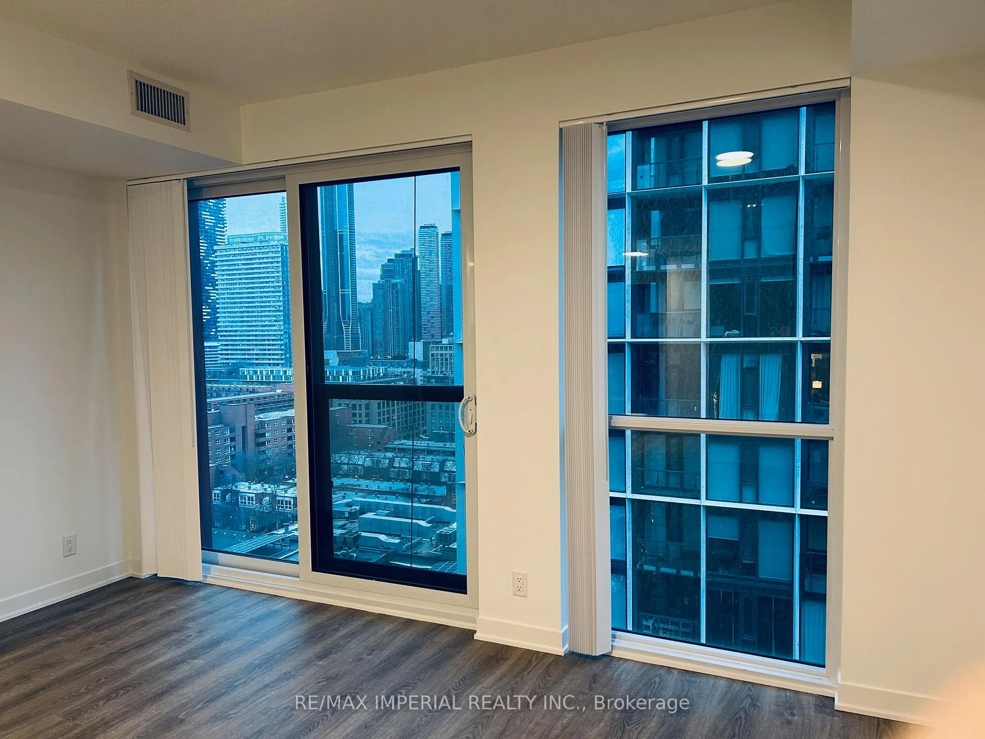 Photo 6 of Unit 1711, 180 Front Street E, Toronto, Moss Park — HOMEH