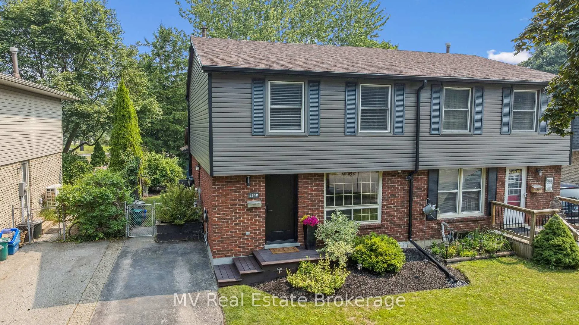 Photo 3 of 434B Dunvegan Drive, Waterloo — HOMEH