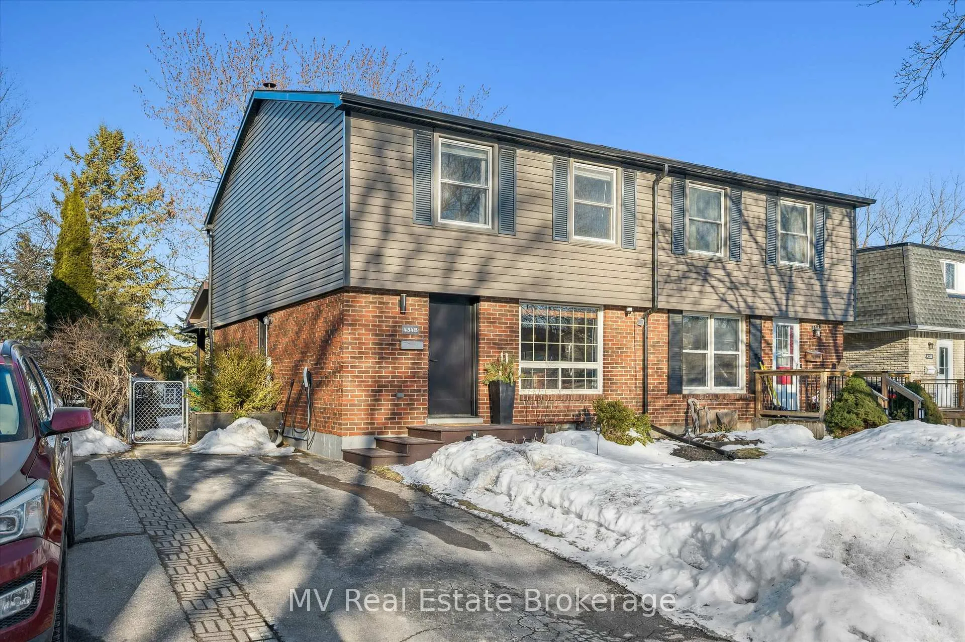 Photo 4 of 434B Dunvegan Drive, Waterloo — HOMEH