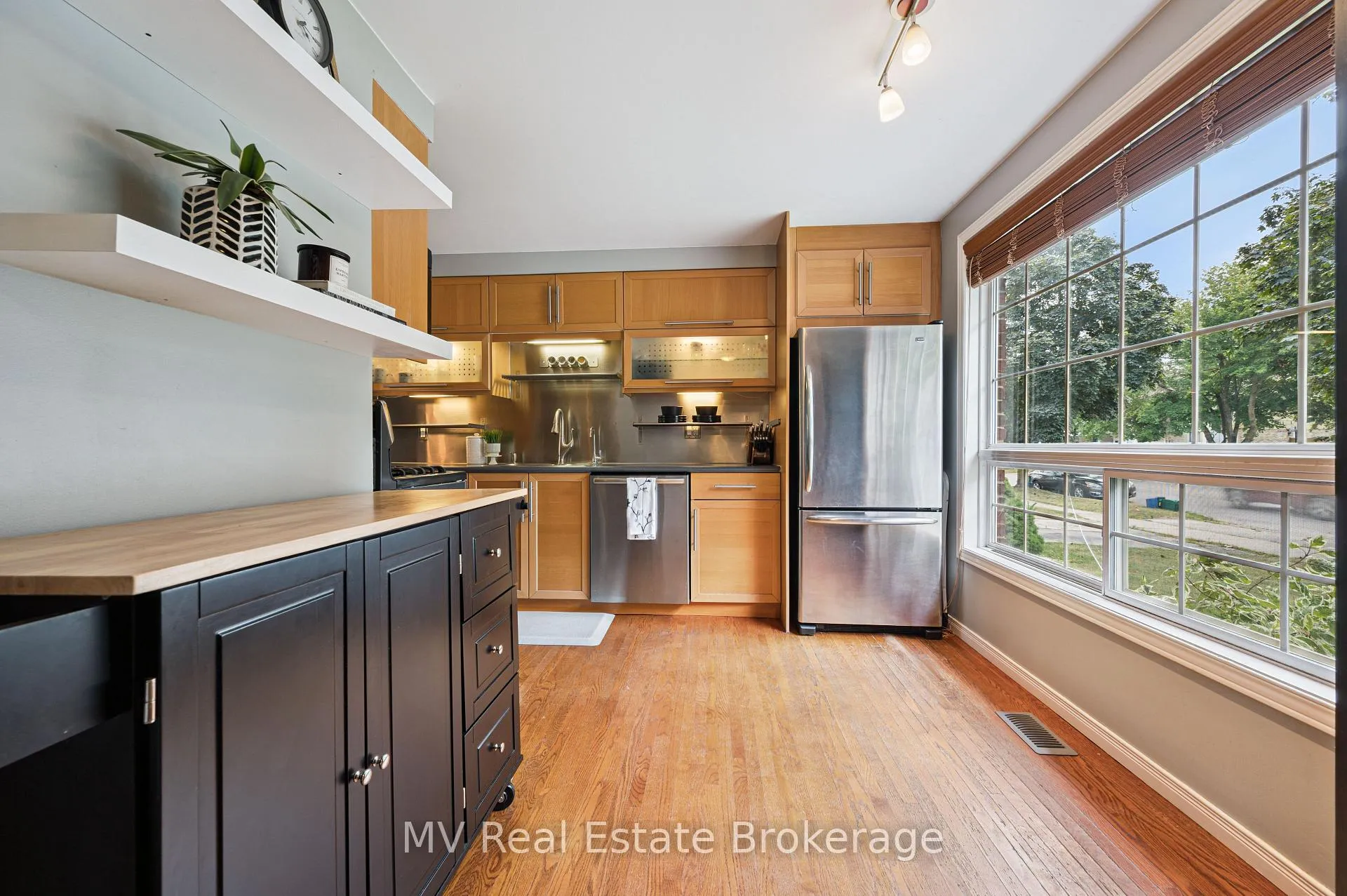 Photo 7 of 434B Dunvegan Drive, Waterloo — HOMEH