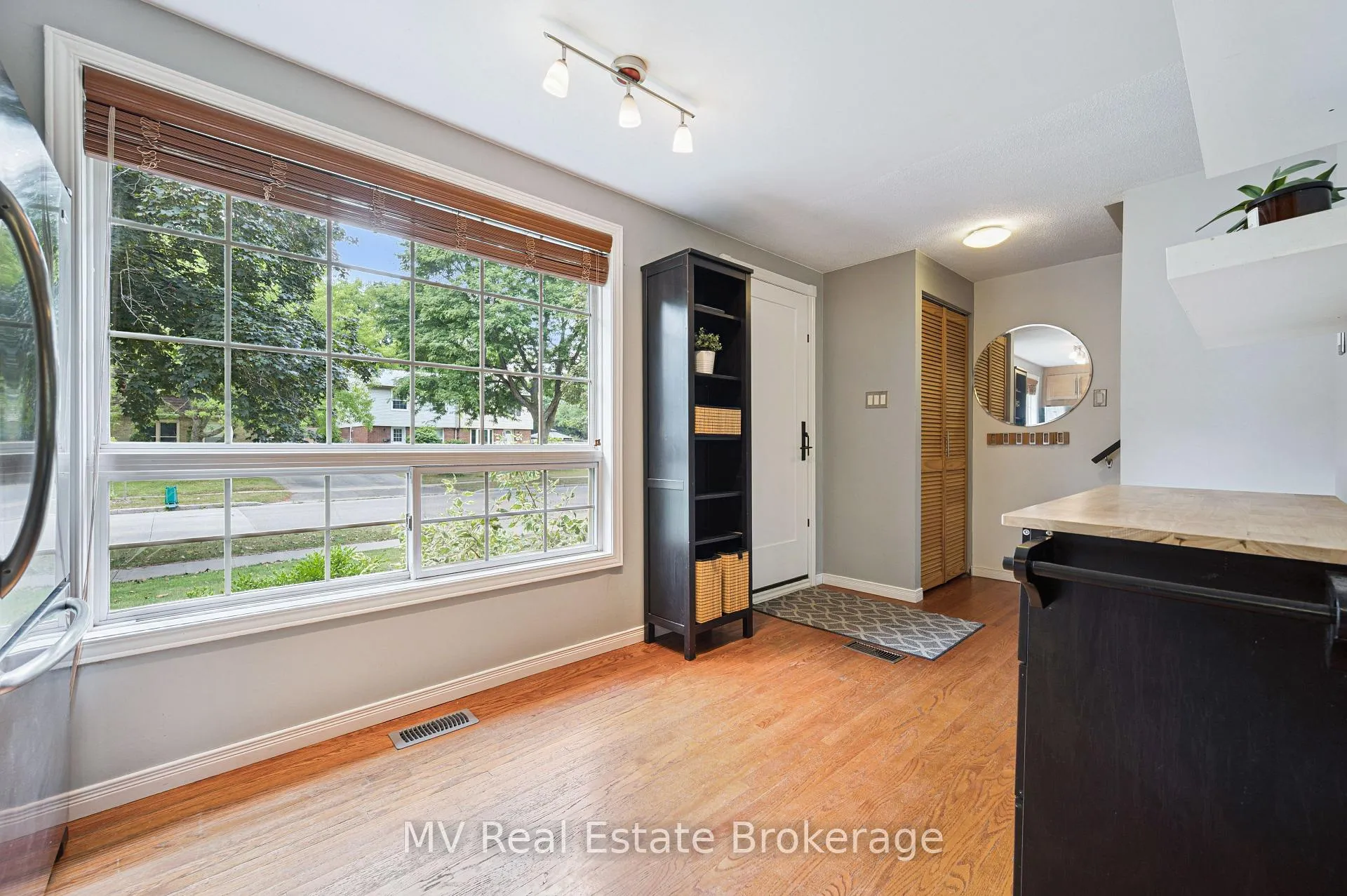Photo 8 of 434B Dunvegan Drive, Waterloo — HOMEH