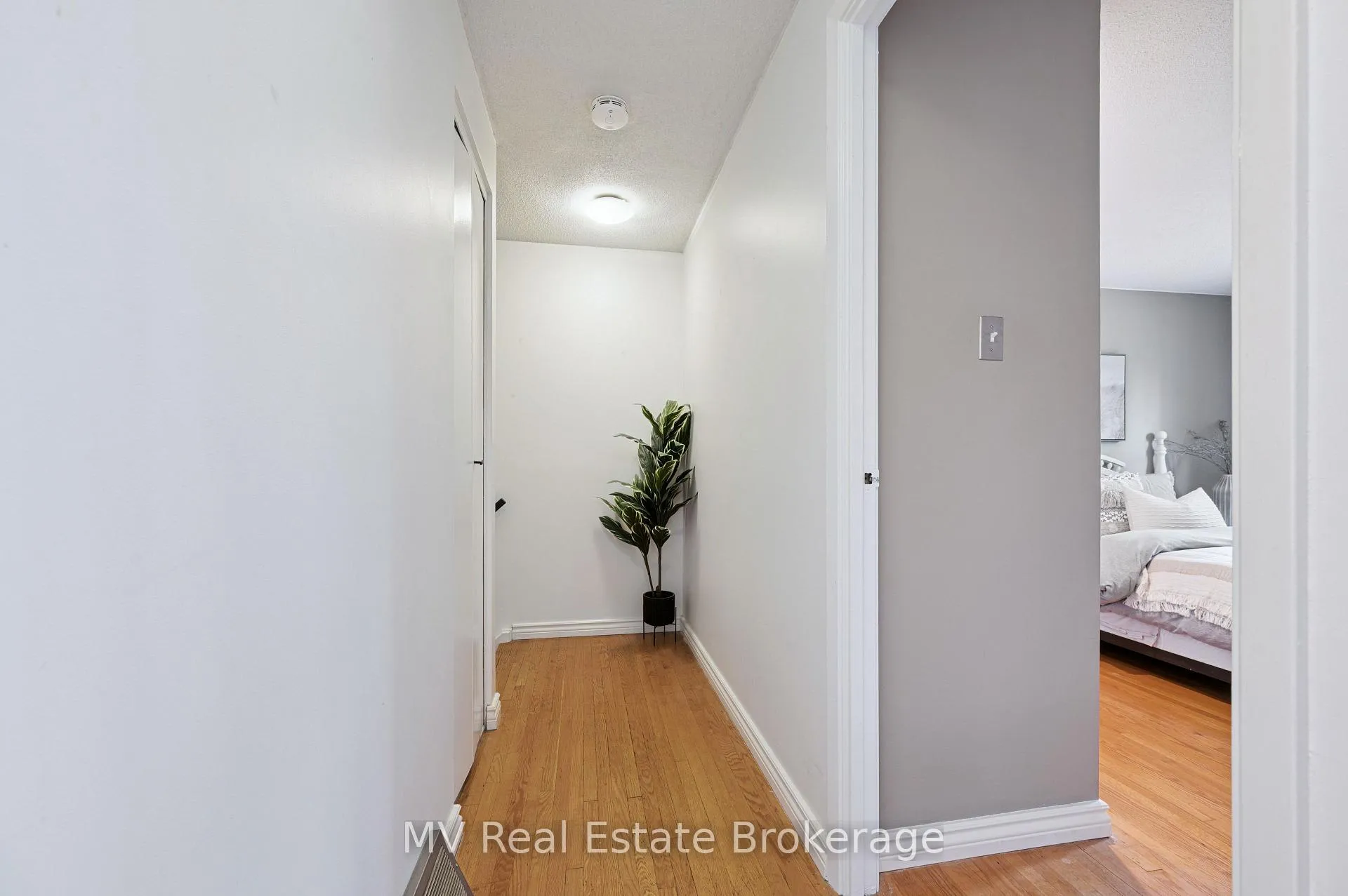 Photo 22 of 434B Dunvegan Drive, Waterloo — HOMEH