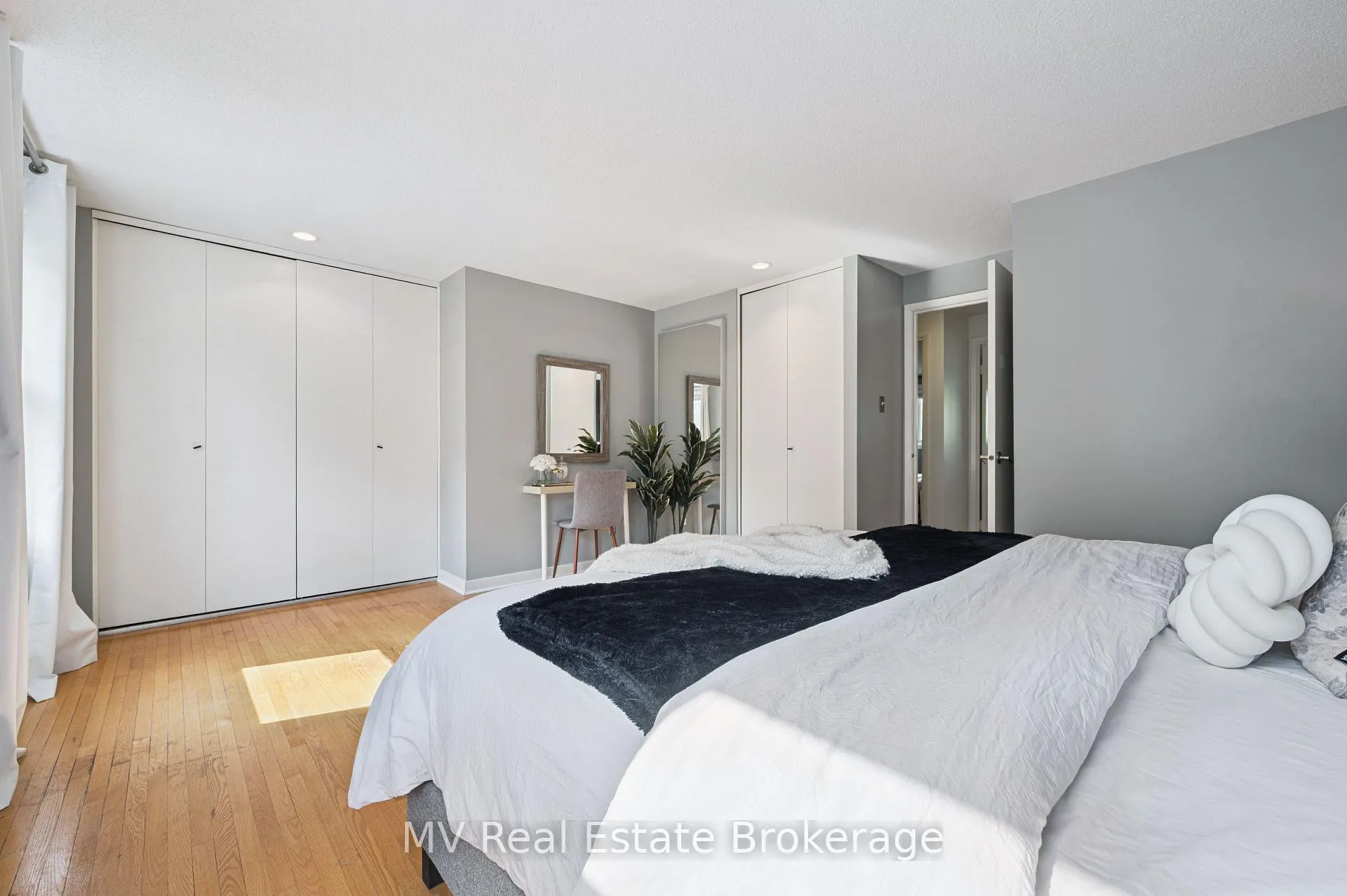 Photo 31 of 434B Dunvegan Drive, Waterloo — HOMEH