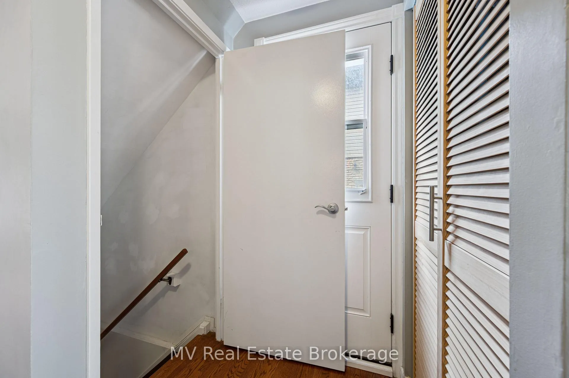 Photo 32 of 434B Dunvegan Drive, Waterloo — HOMEH