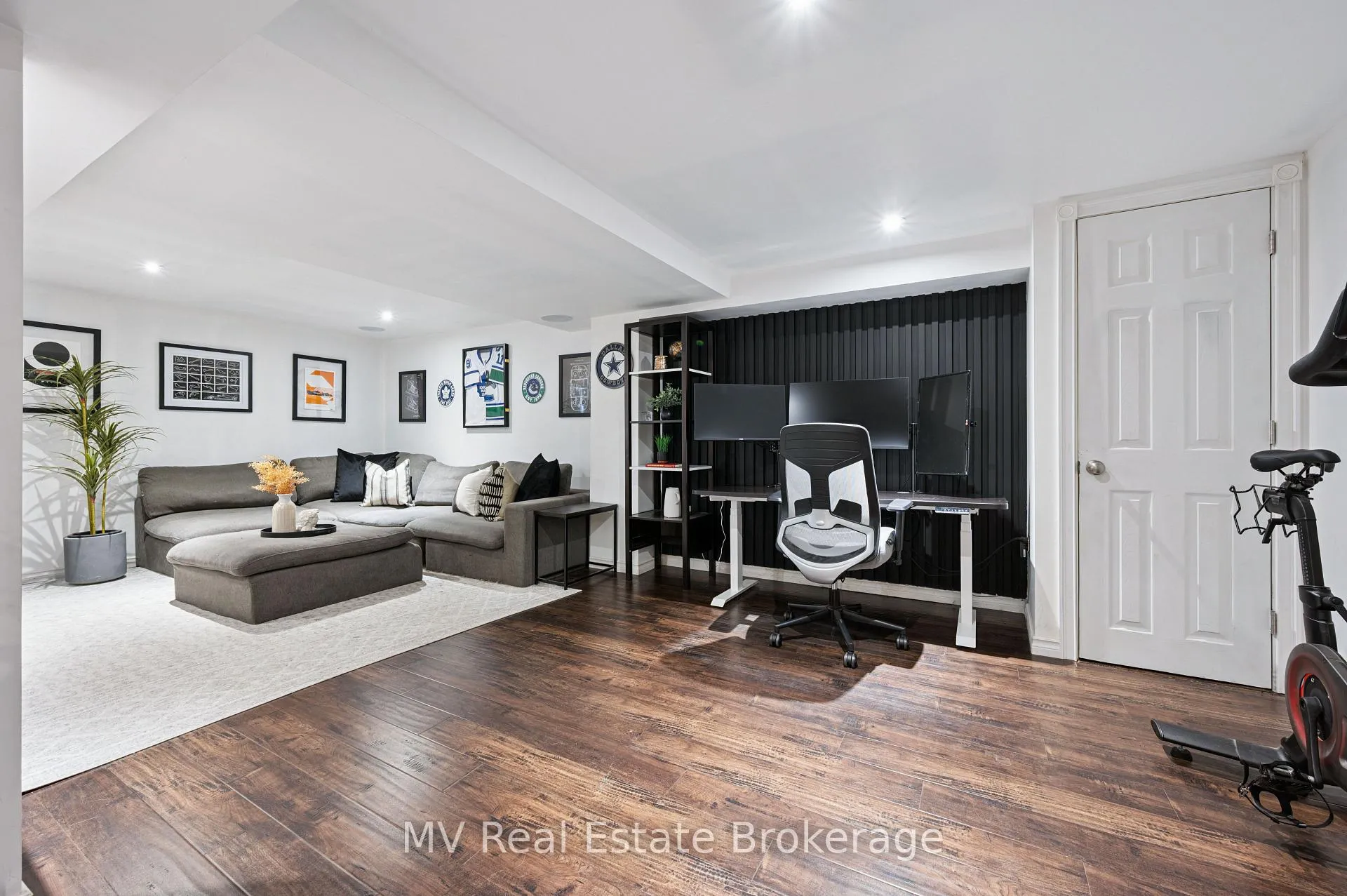 Photo 34 of 434B Dunvegan Drive, Waterloo — HOMEH