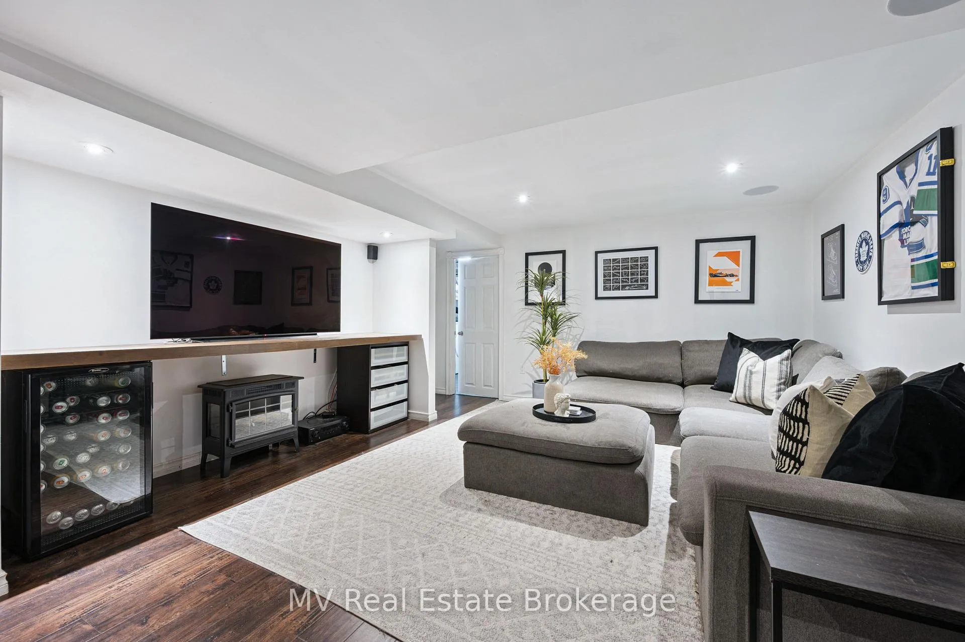 Photo 35 of 434B Dunvegan Drive, Waterloo — HOMEH
