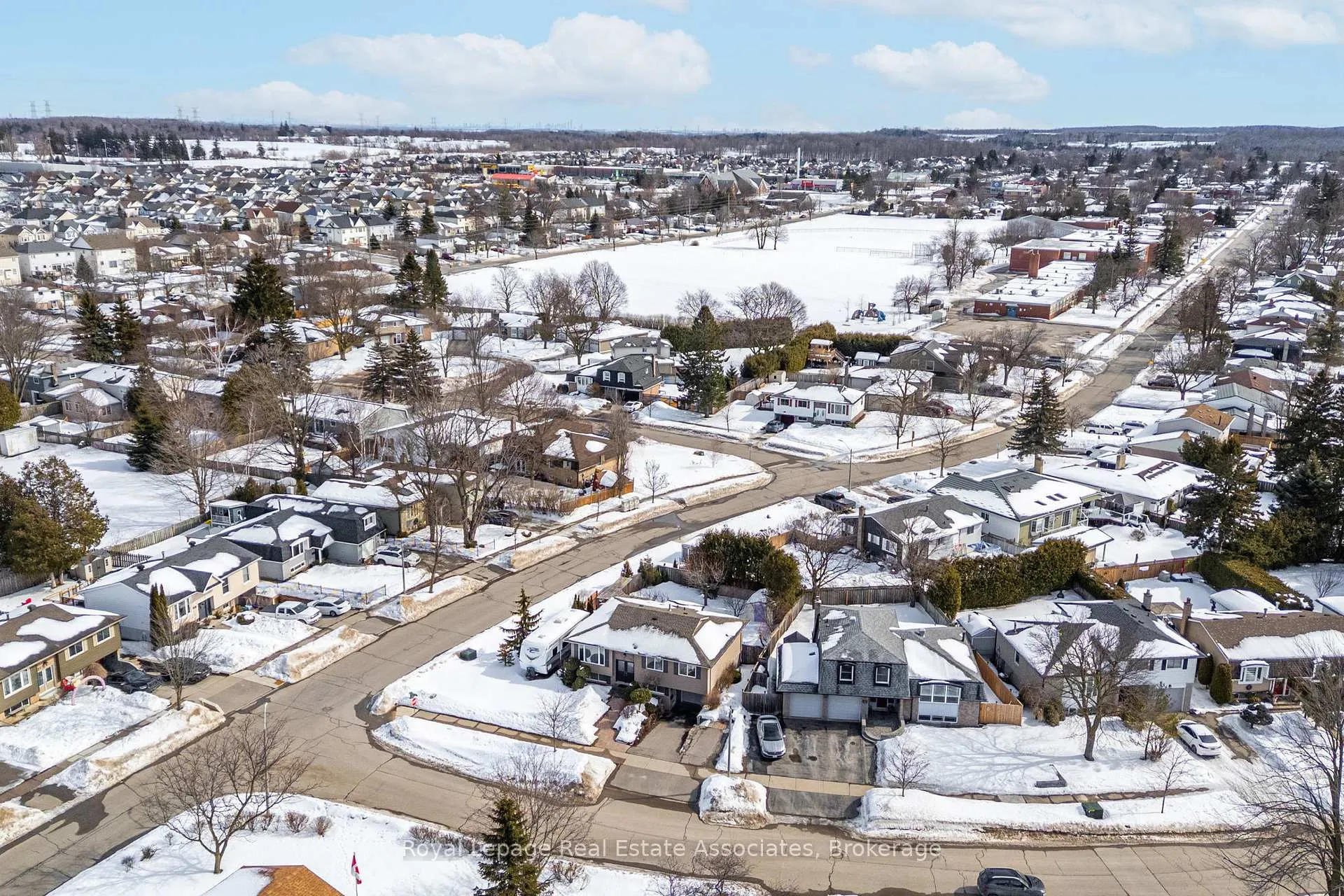 Photo 2 of 29 Norman Avenue, Halton Hills, Acton — HOMEH