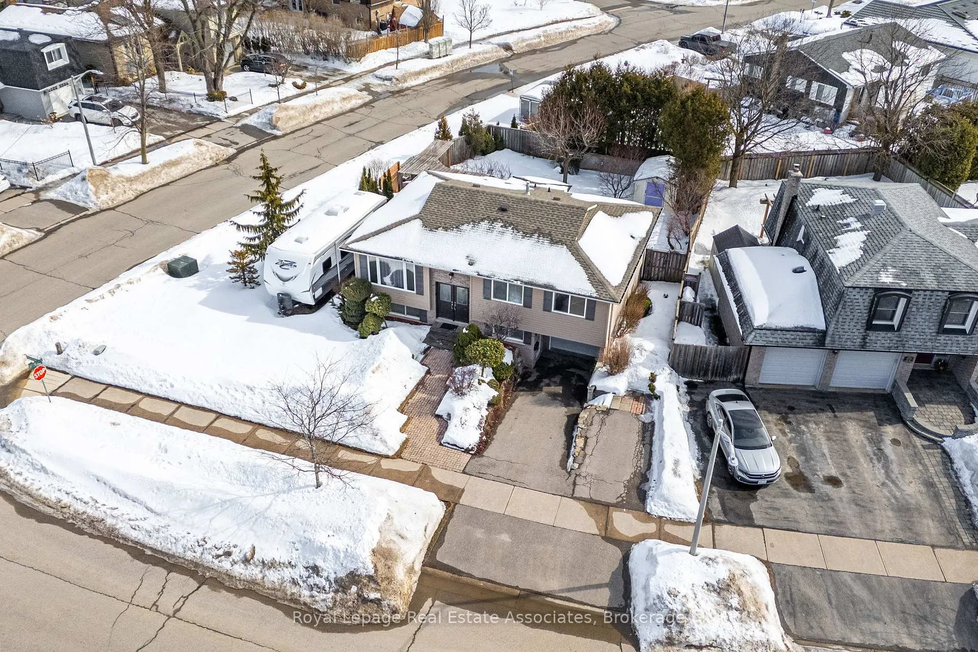 Photo 3 of 29 Norman Avenue, Halton Hills, Acton — HOMEH