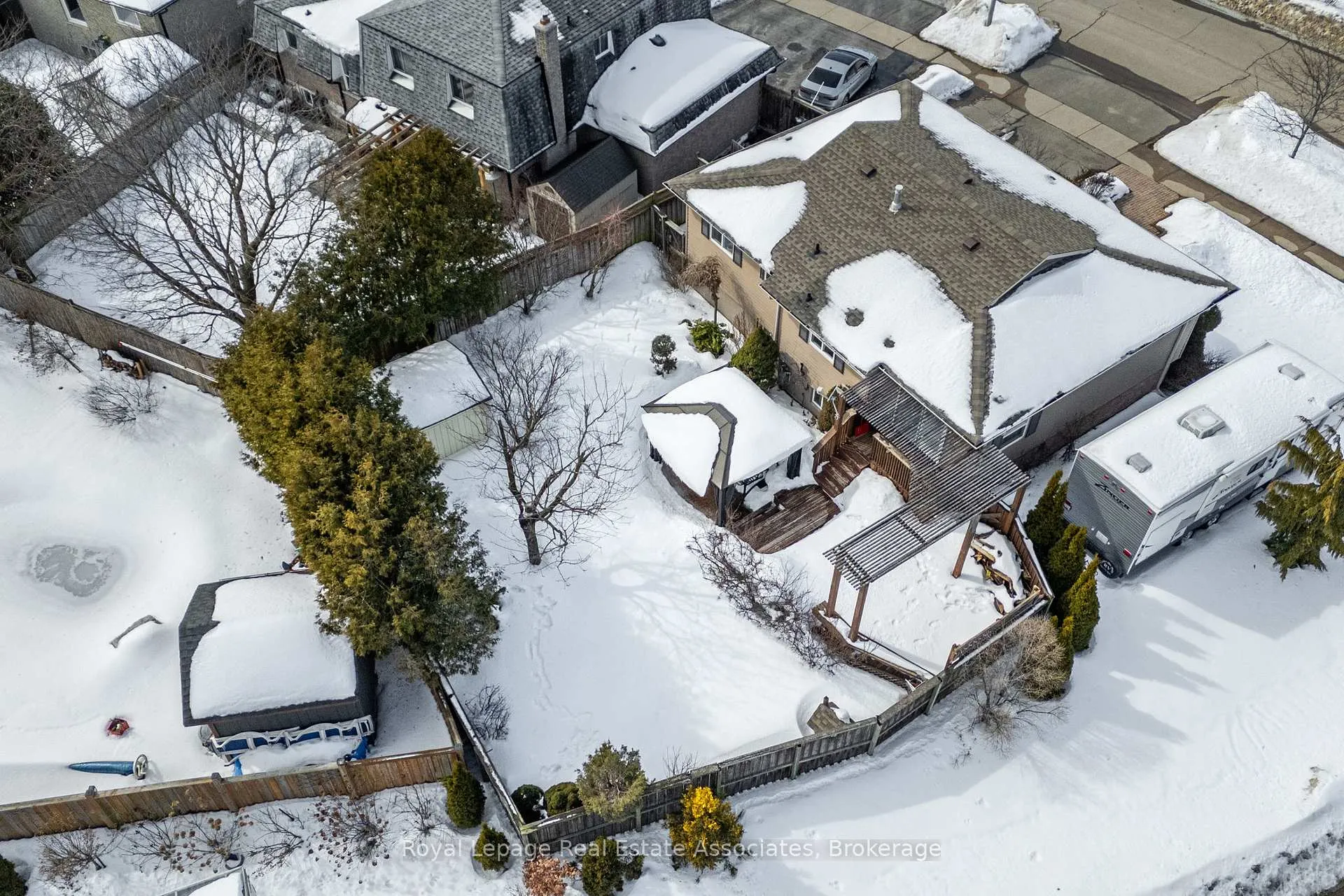 Photo 4 of 29 Norman Avenue, Halton Hills, Acton — HOMEH