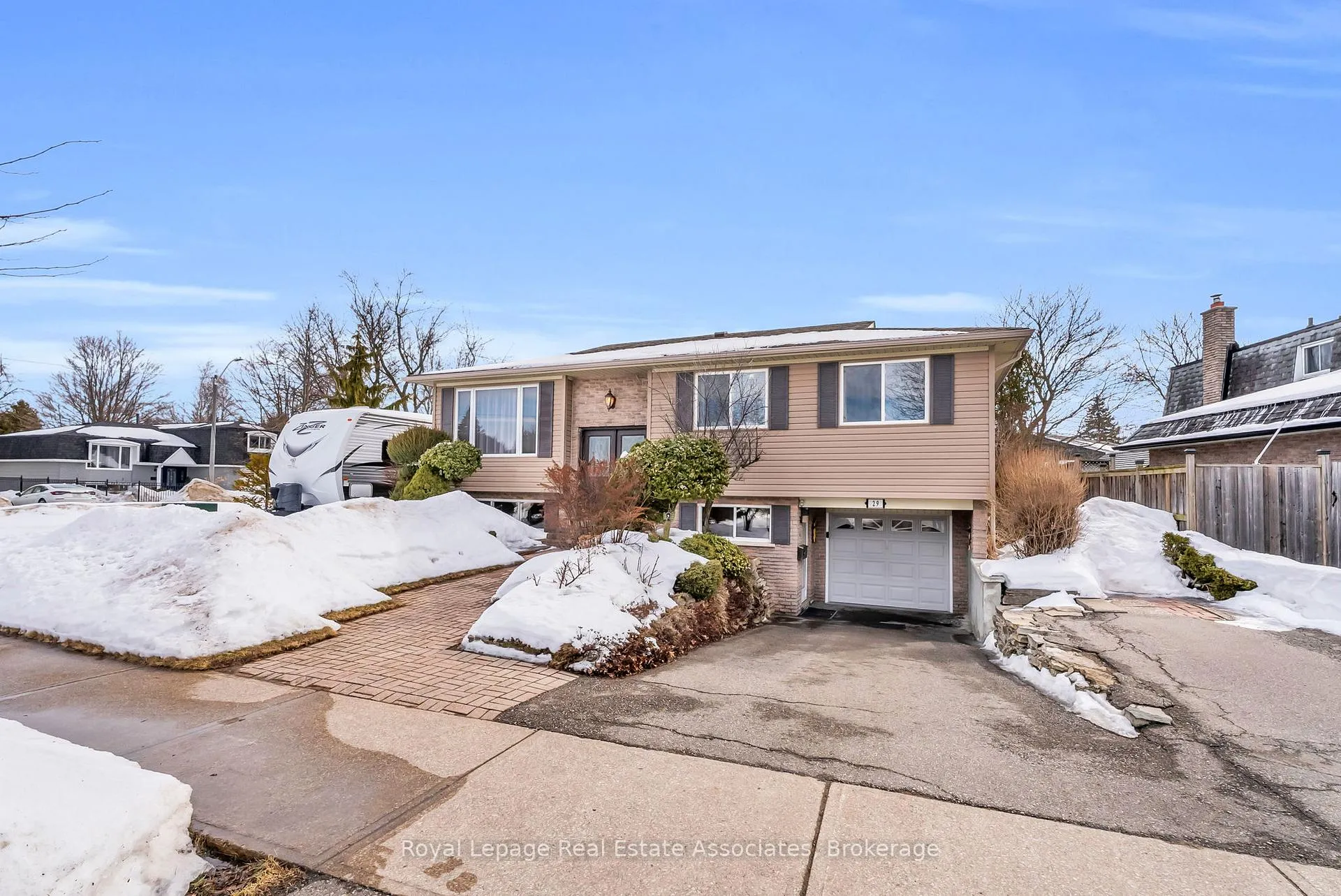 Photo 5 of 29 Norman Avenue, Halton Hills, Acton — HOMEH