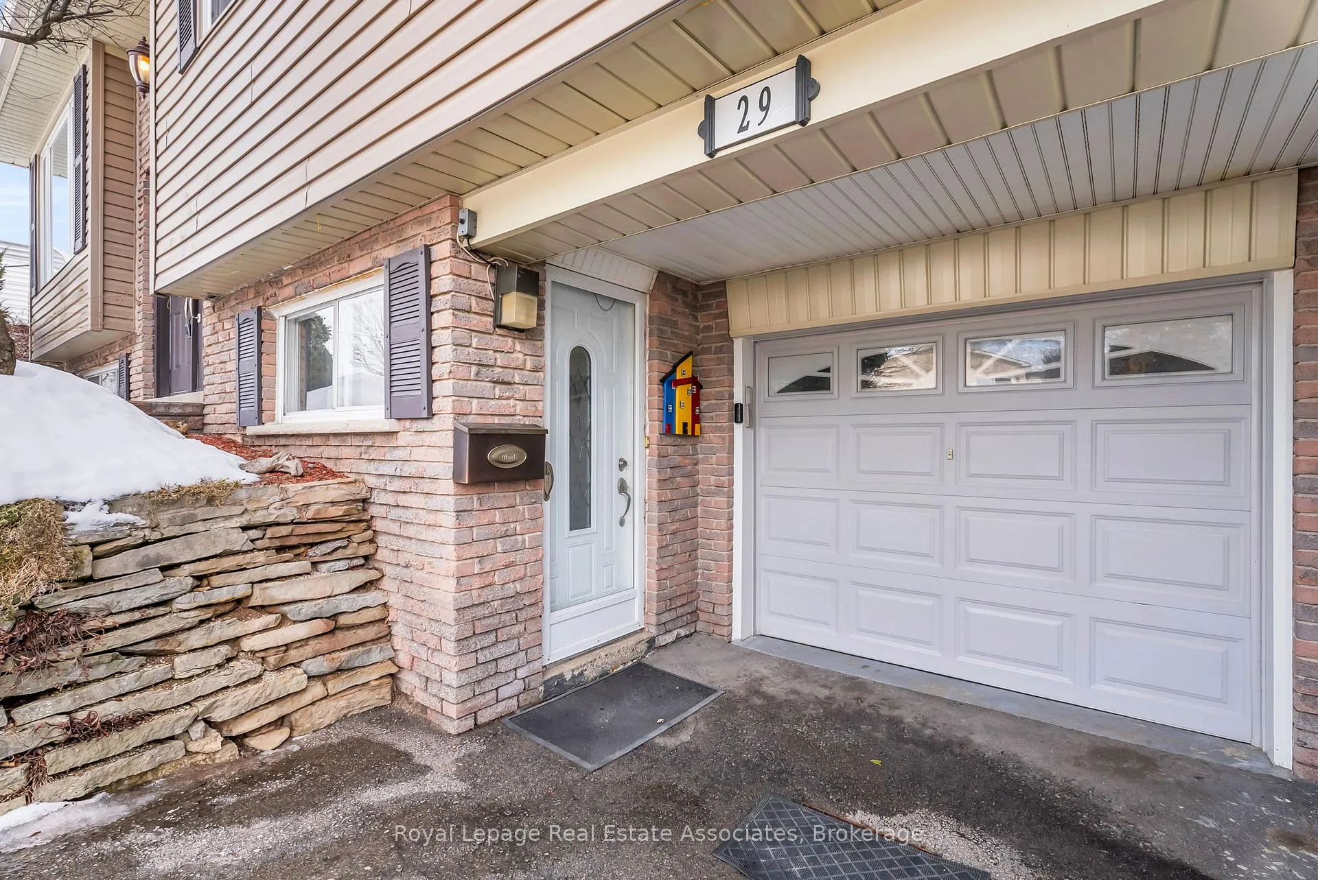 Photo 6 of 29 Norman Avenue, Halton Hills, Acton — HOMEH