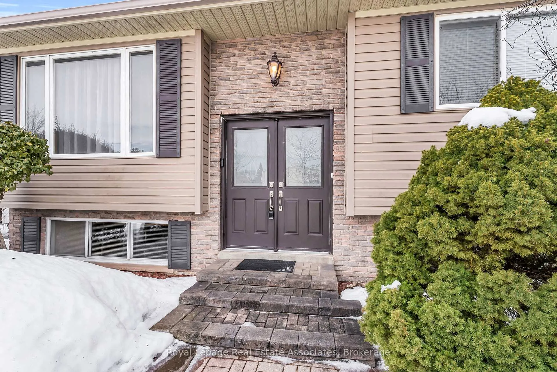 Photo 7 of 29 Norman Avenue, Halton Hills, Acton — HOMEH